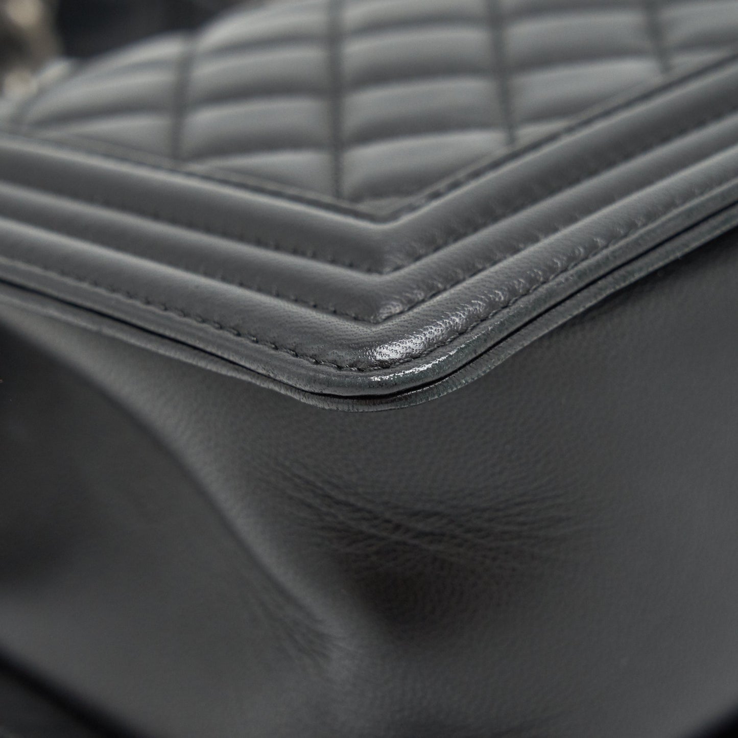 Chanel medium boy black Lambskin Ruthenium