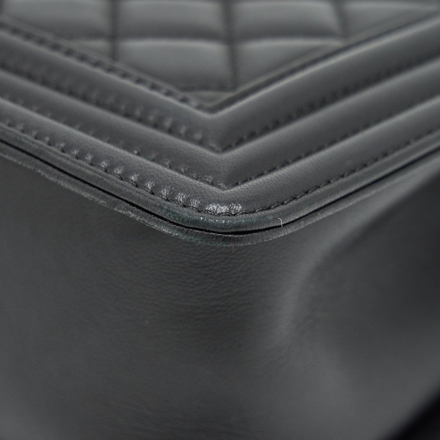 Chanel medium boy black Lambskin Ruthenium