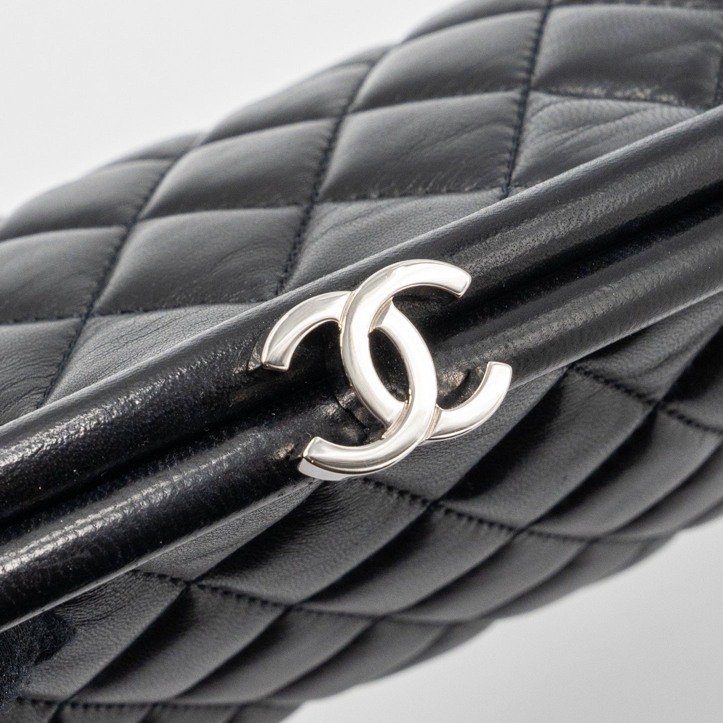 Chanel timeless kiss lock clutch evening bag lambskin Black