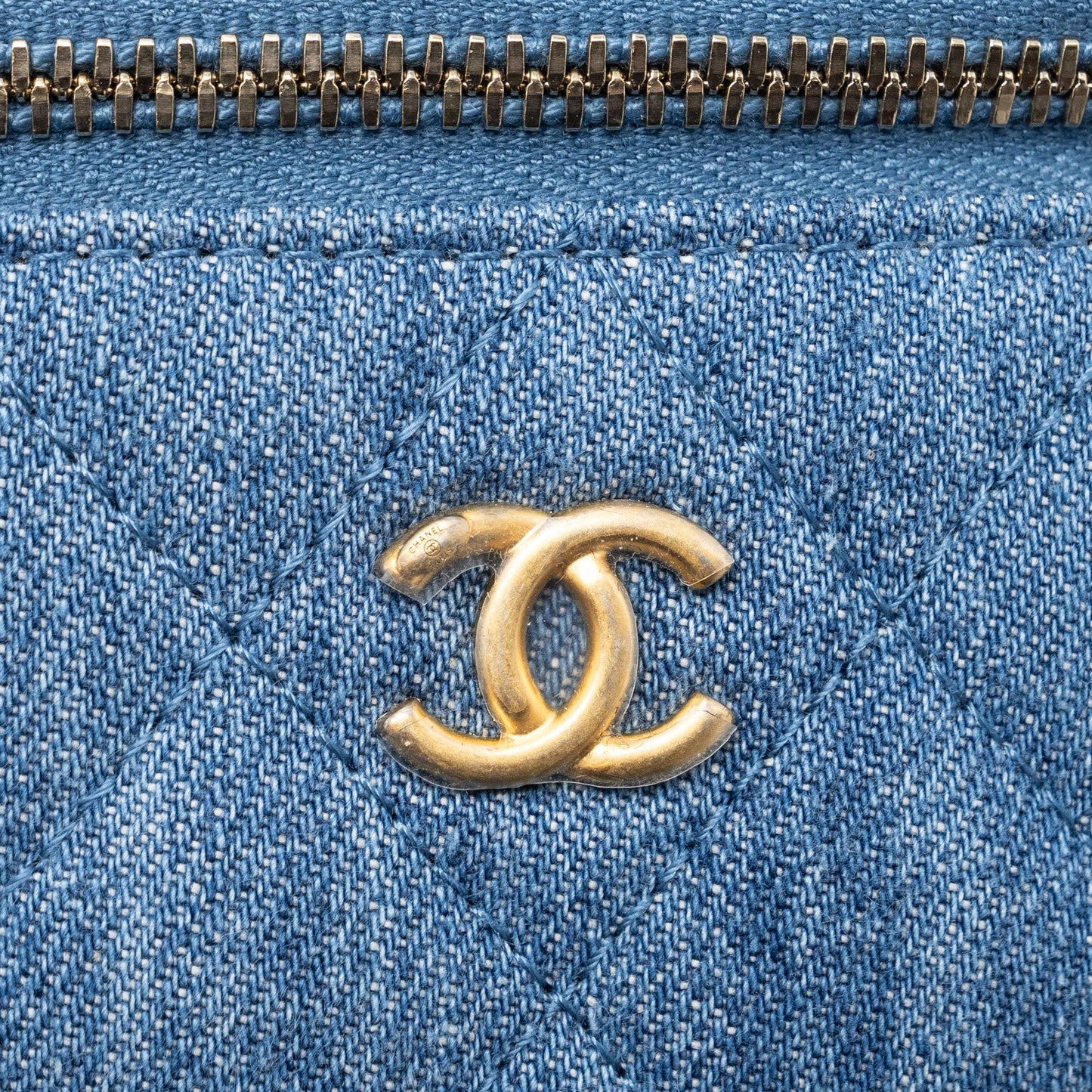Chanel pearl crush mini vanity with chain Denim Blue