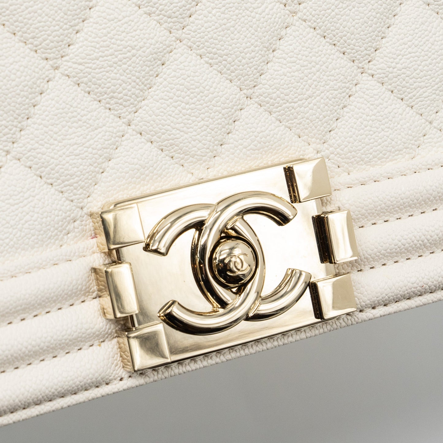 CHANEL MEDIUM LE BOY CAVIAR WHITE L