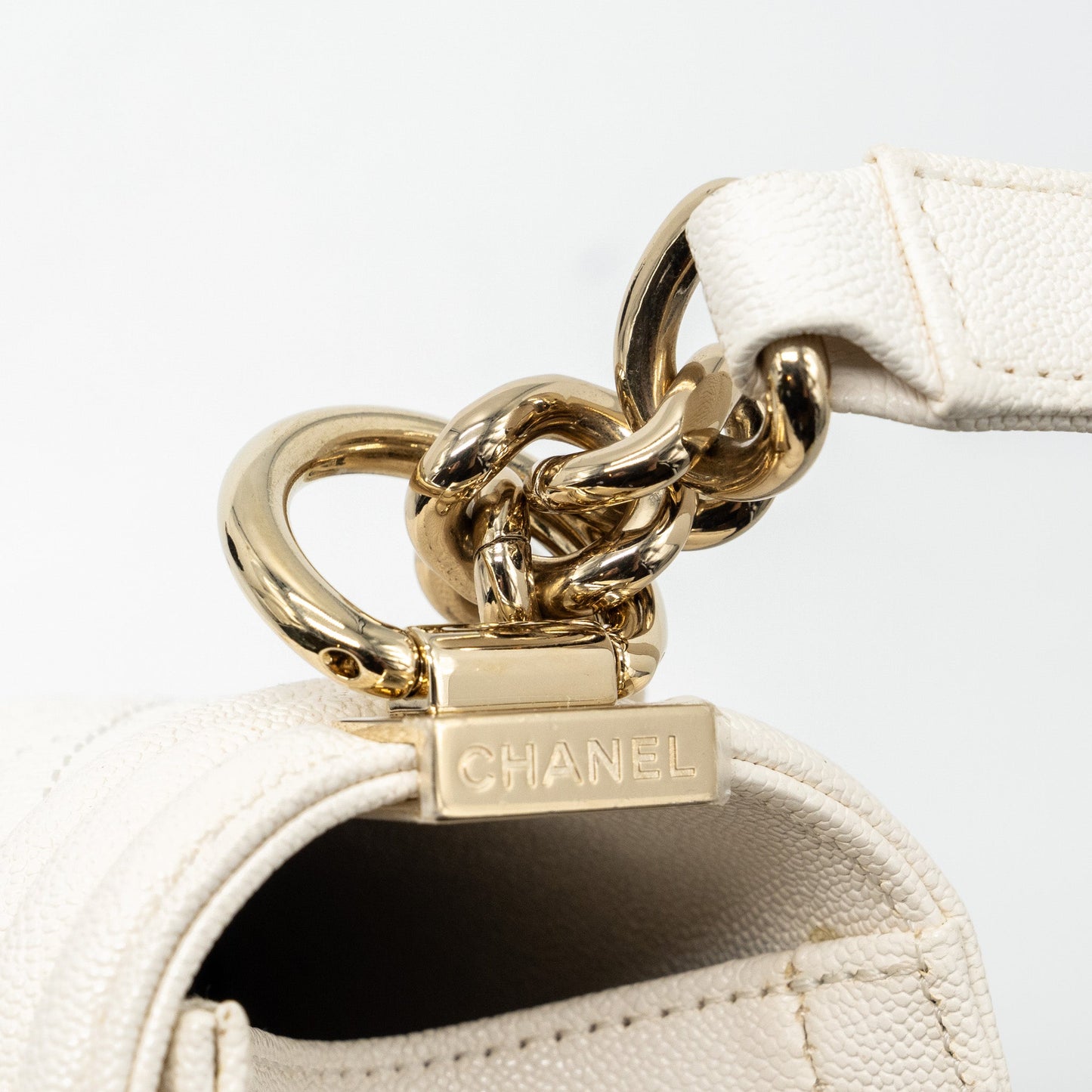 CHANEL MEDIUM LE BOY CAVIAR WHITE L
