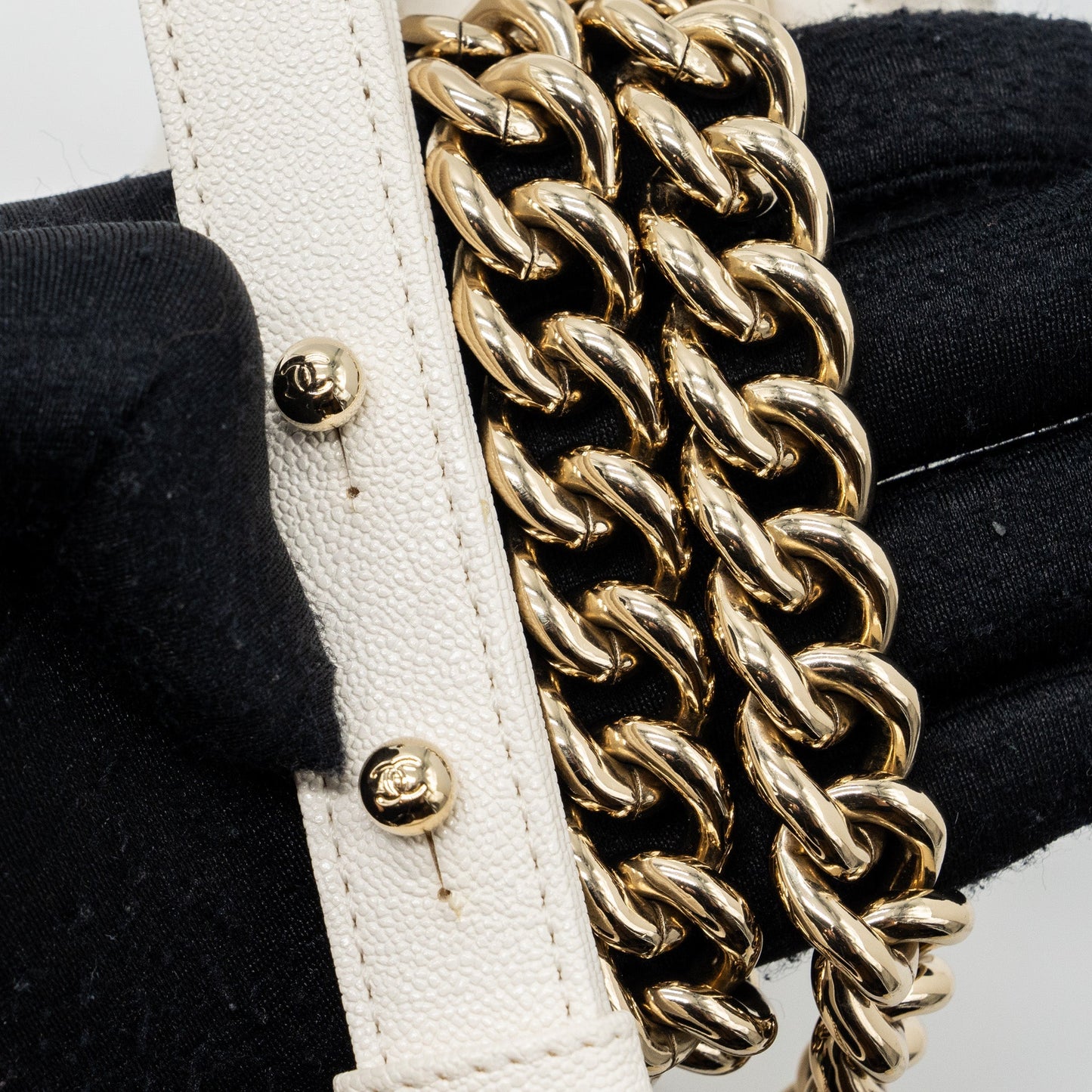 CHANEL MEDIUM LE BOY CAVIAR WHITE L