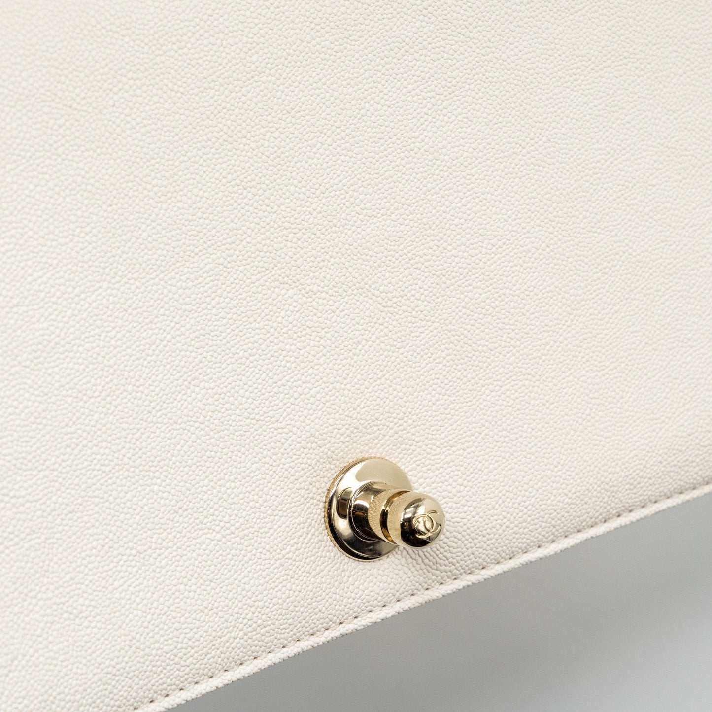 CHANEL MEDIUM LE BOY CAVIAR WHITE L