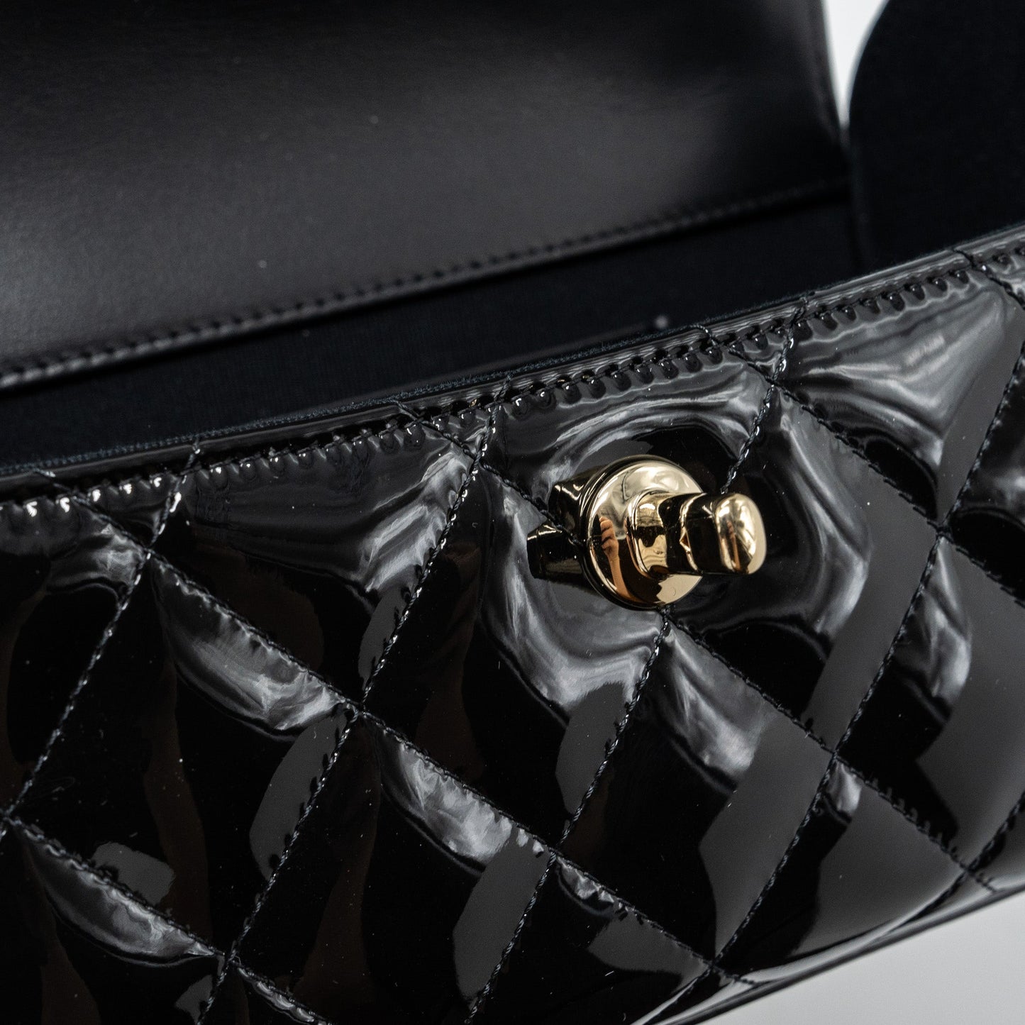 Chanel Small Trendy CC Dual Flap Bag patent black L (microchip)