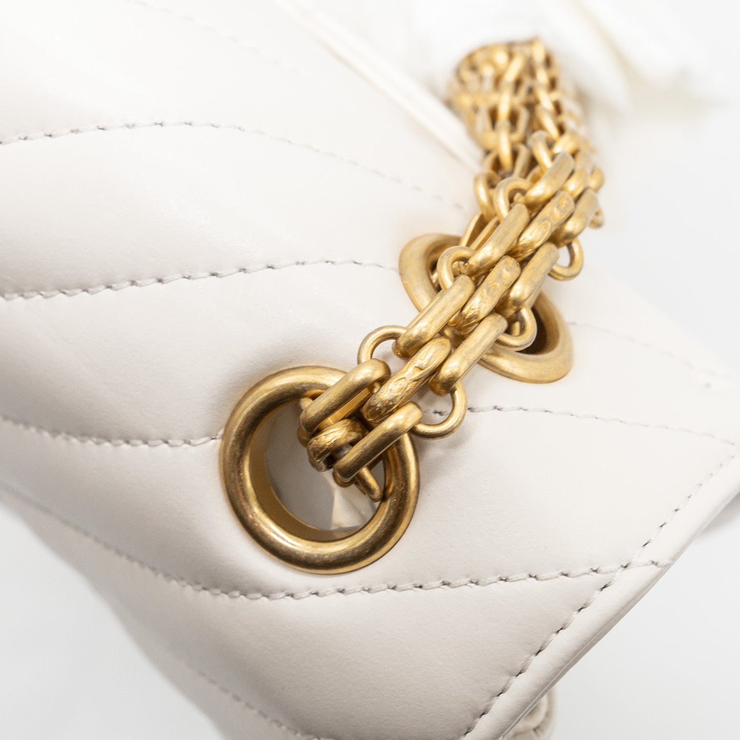Chanel mini chevron 2.55 reissue flap bag calfskin white  (microchip)