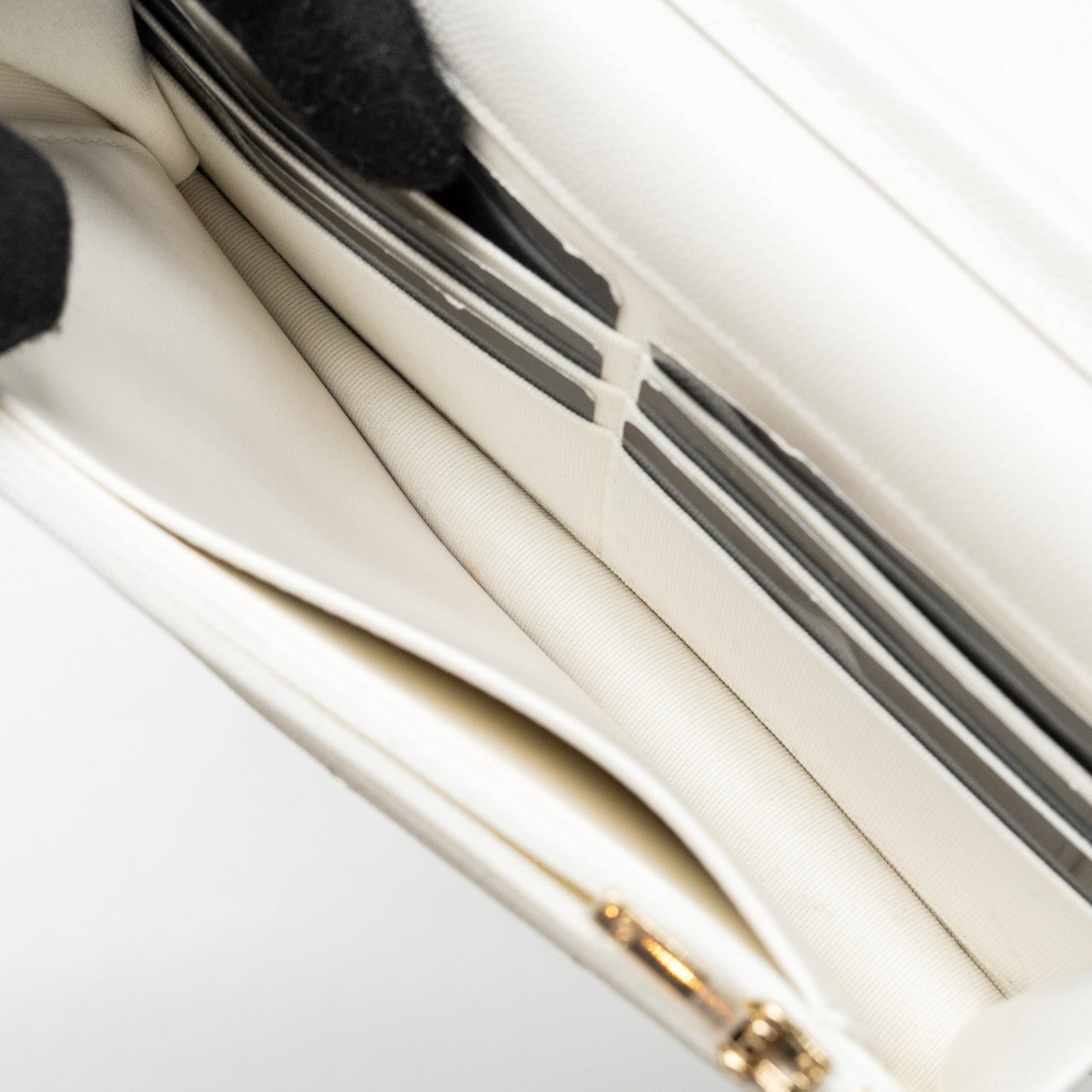 Chanel Detail Crystal CC Logo Wallet On Chain Caviar White L(Microchip)