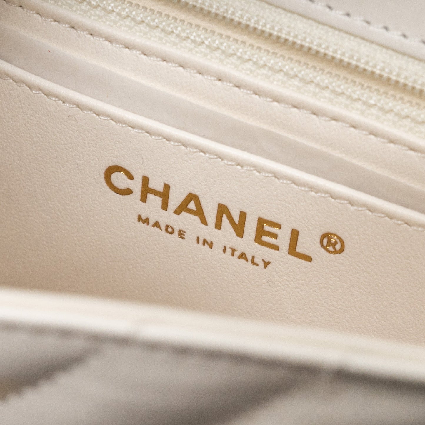Chanel mini chevron 2.55 reissue flap bag calfskin white  (microchip)