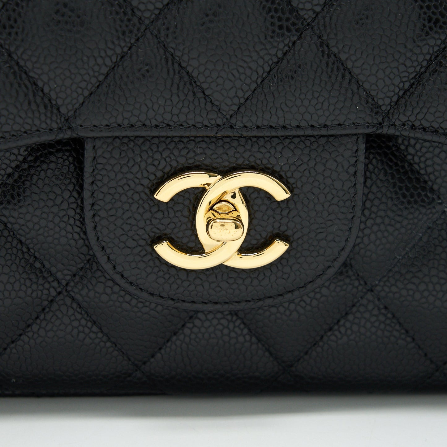 CHANEL JUMBO CLASSIC DOUBLE FLAP IN CAVIAR BLACK