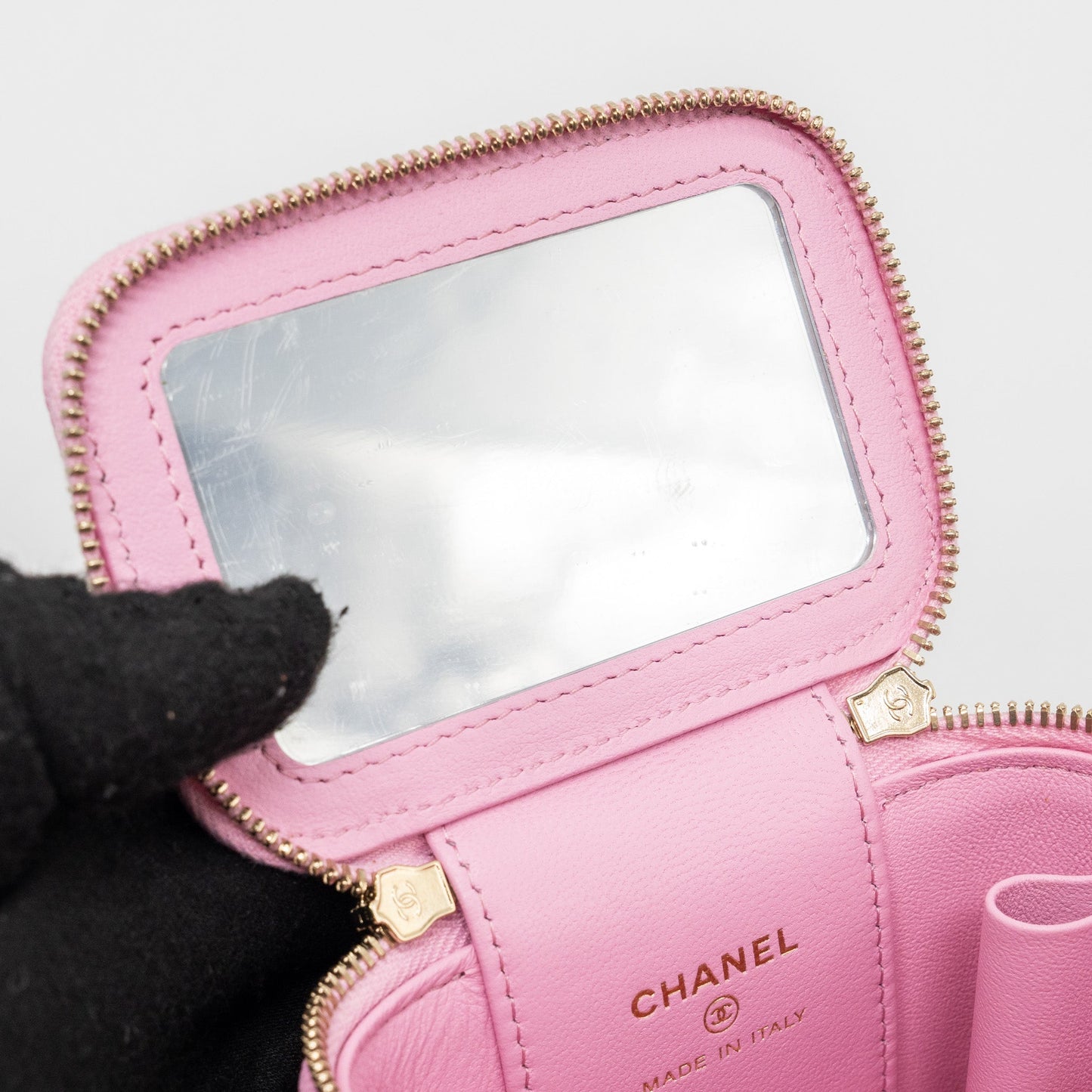 Chanel mini vanity with chain caviar light pink  (Microchip)