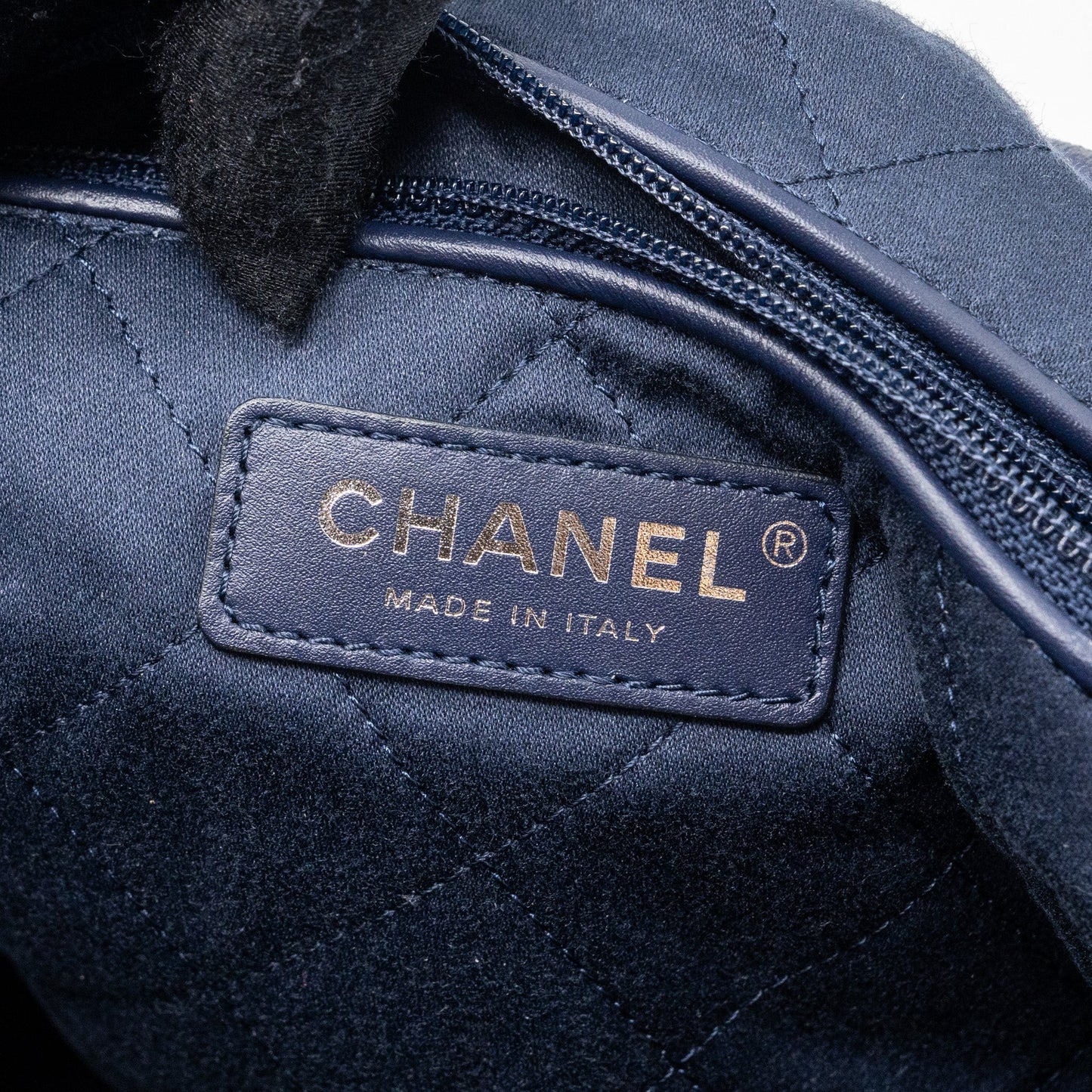 Chanel Small 22 Bag Shiny Calfskin Iridescent Black with Black Hardware(Microchip)