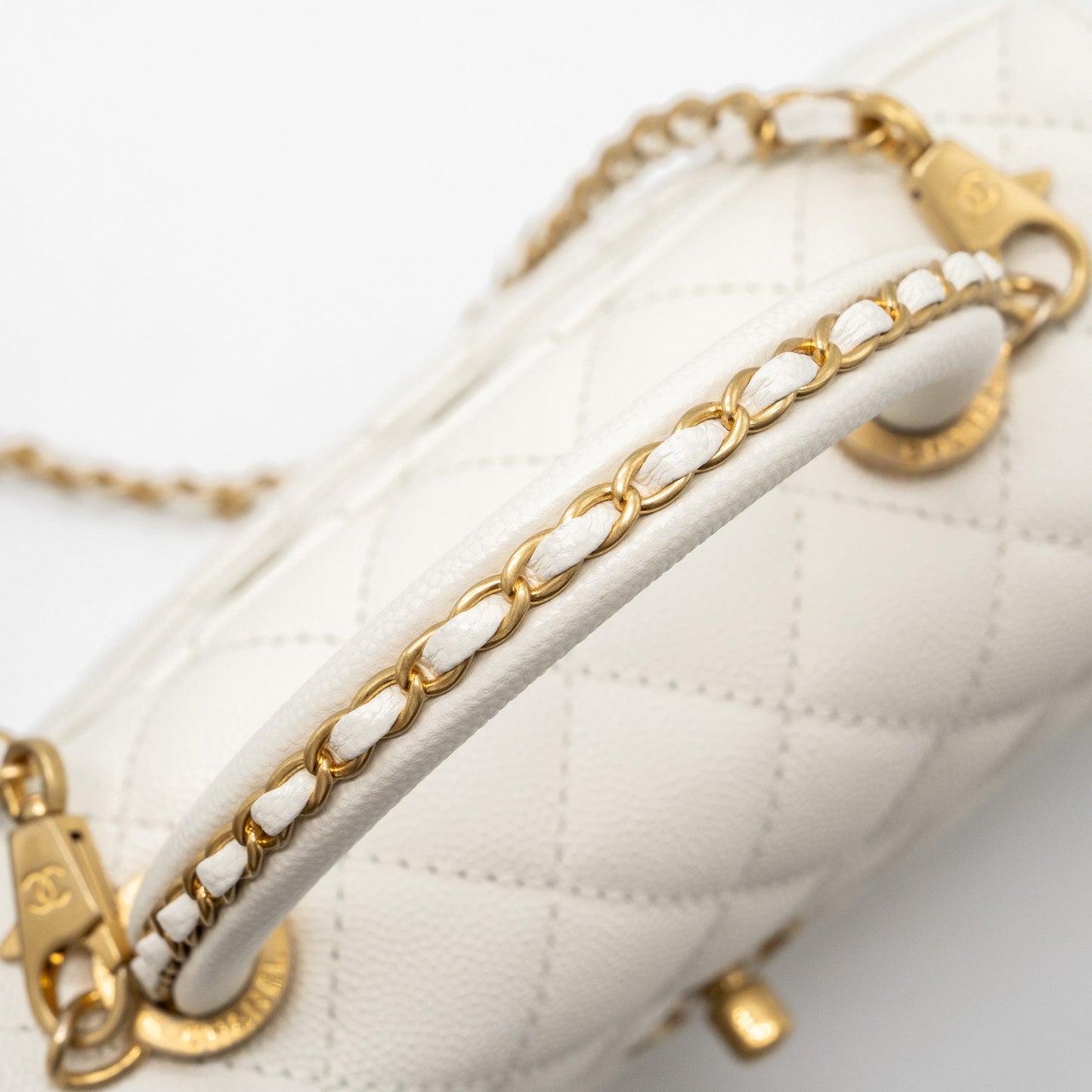 Chanel 23P detailed top handle Small coco handle caviar white  (microchip )