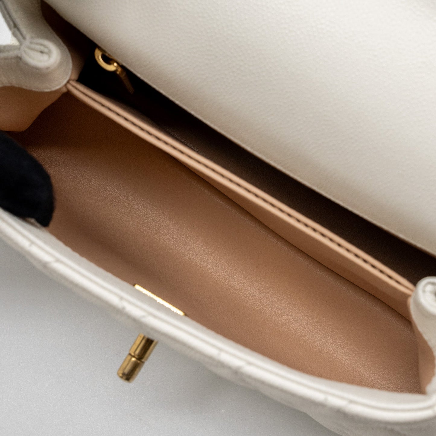 Chanel 23P detailed top handle Small coco handle caviar white  (microchip )