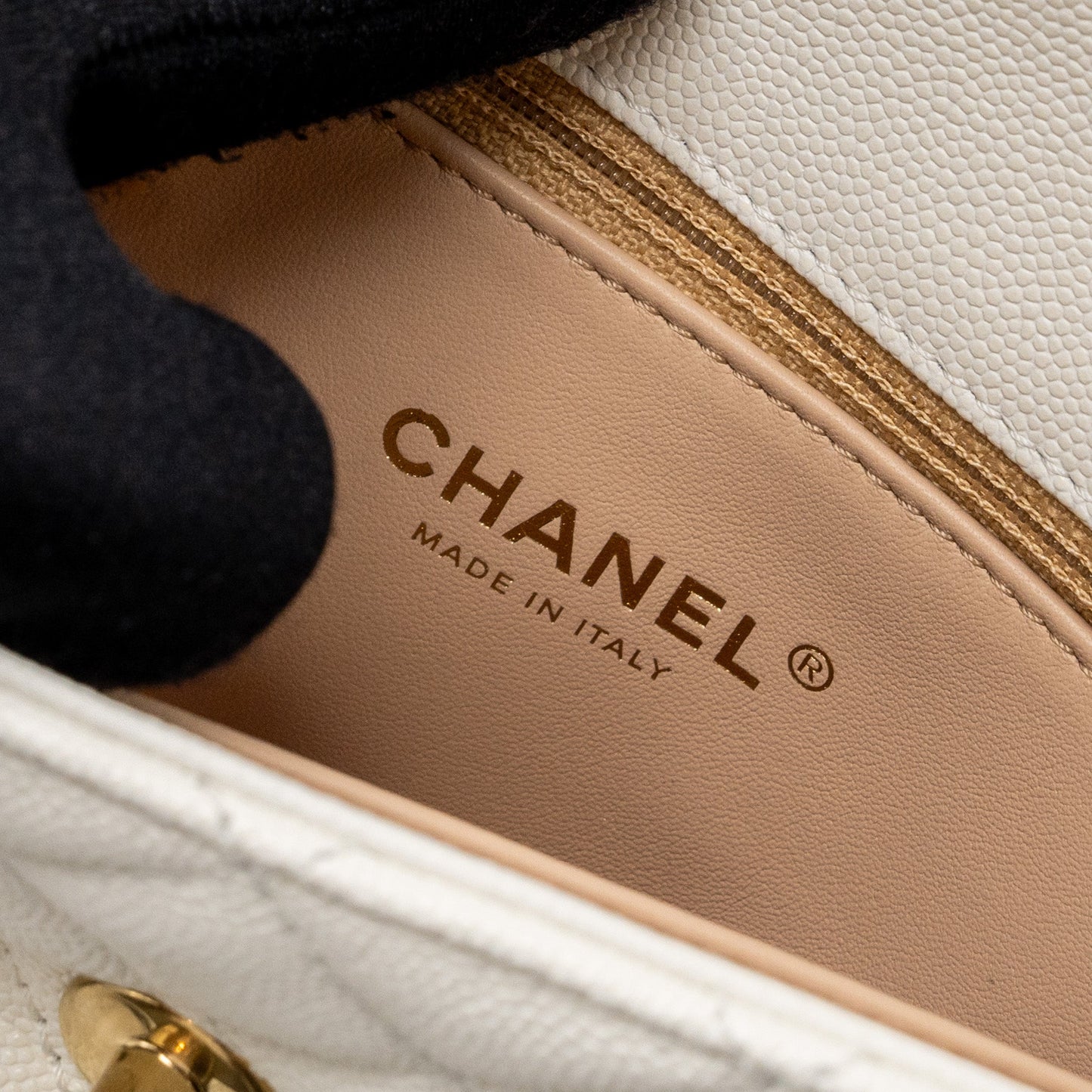 Chanel 23P detailed top handle Small coco handle caviar white  (microchip )