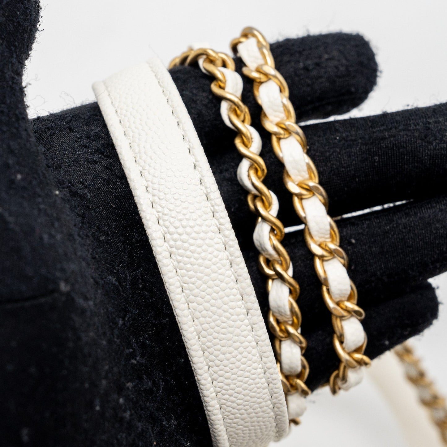 Chanel 23P detailed top handle Small coco handle caviar white  (microchip )