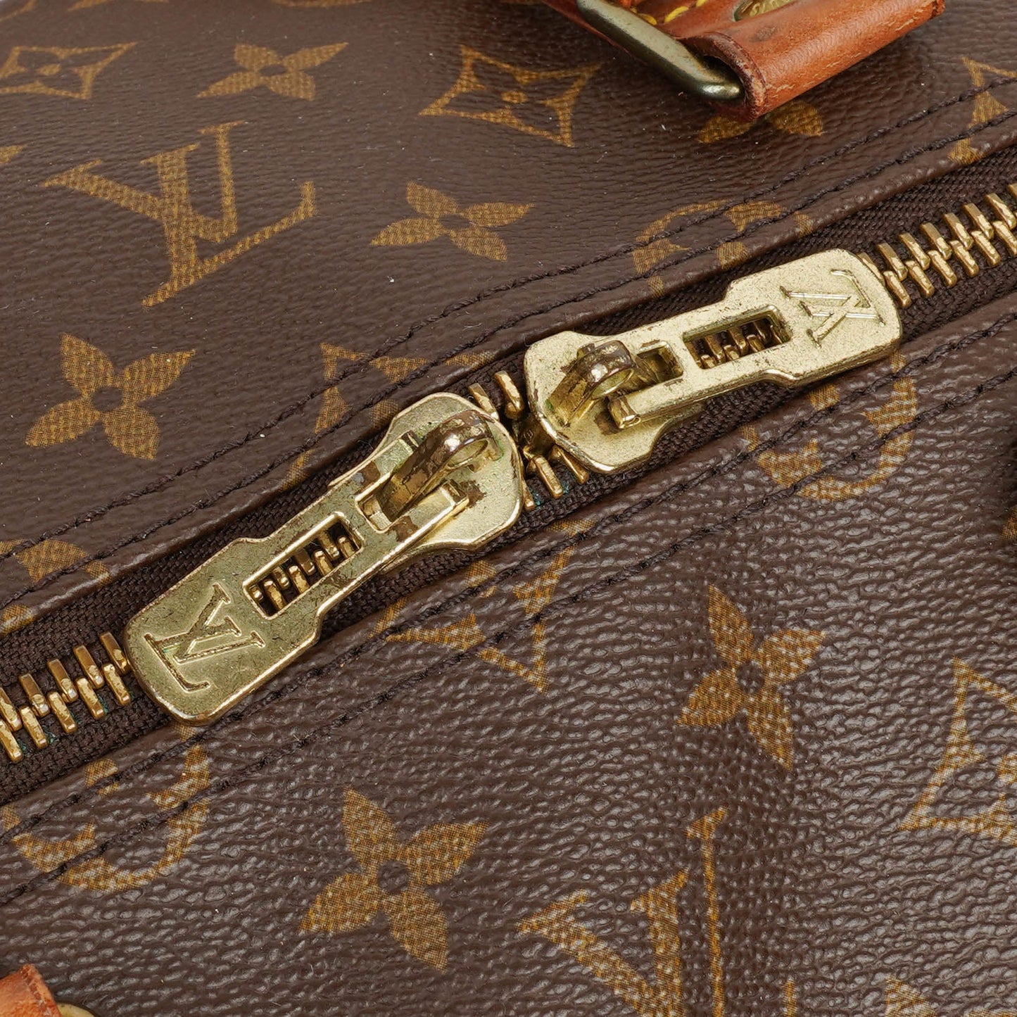 Louis Vuitton Keepall 55 Bandoulière Monogram Canvas Travel Bag