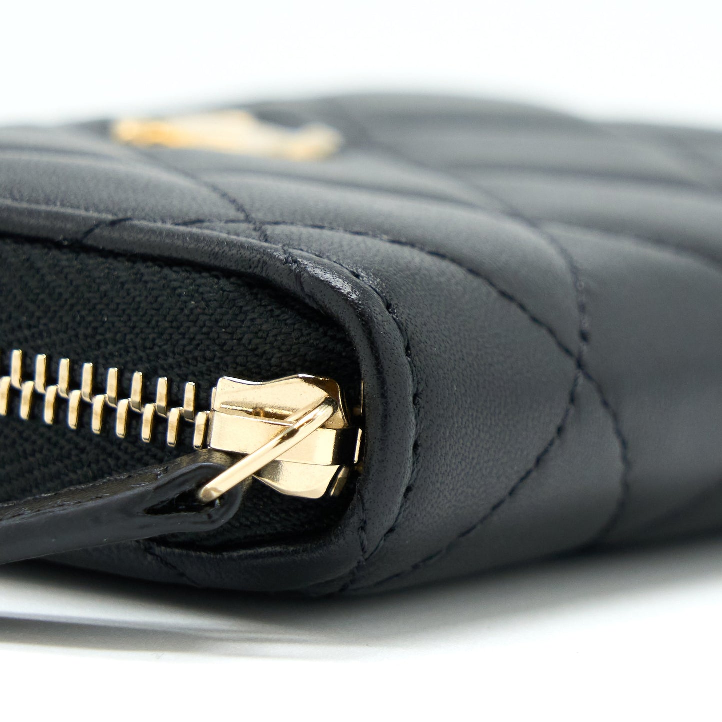 Chanel 22C Pearl Crush Card holder With Chain Lambskin Black