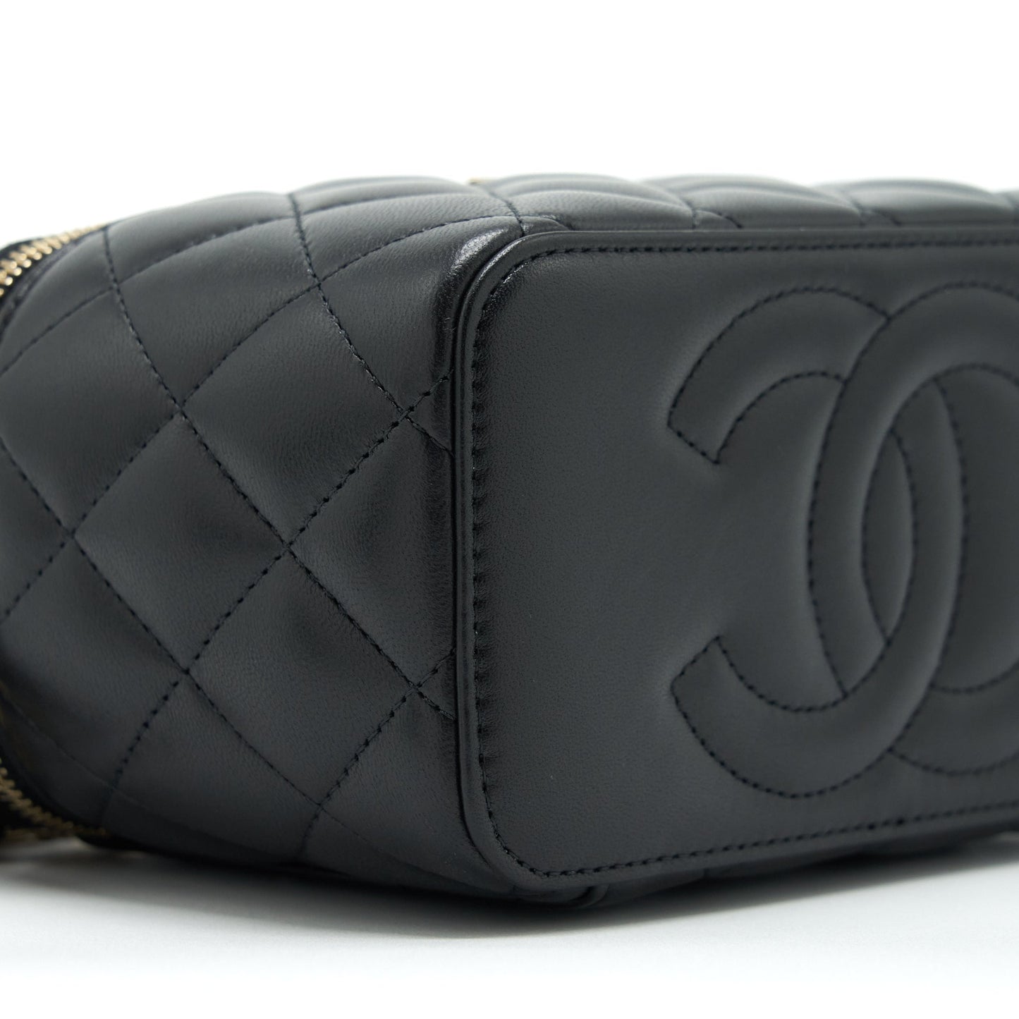 Chanel 22A Mini Top Handle Long Vanity With Chain Lambskin Black L (Microchip)