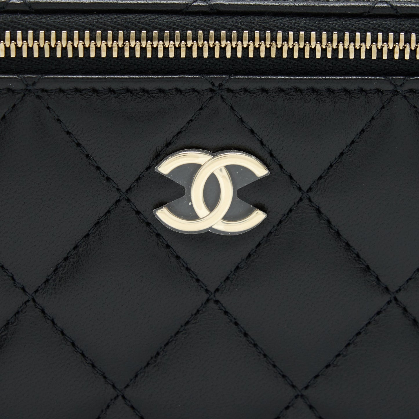 Chanel 22A Mini Top Handle Long Vanity With Chain Lambskin Black L (Microchip)