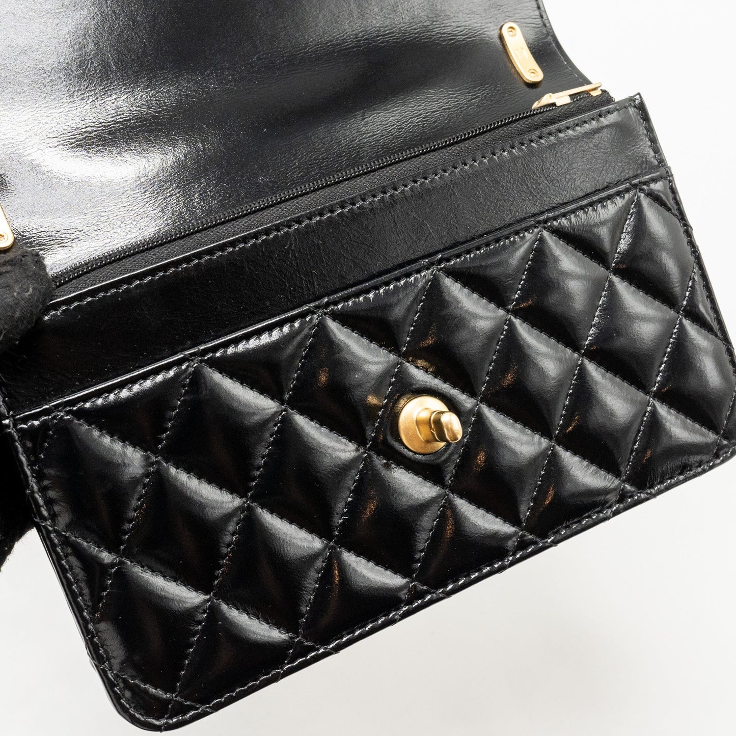 Chanel 24A Wallet On Chain Shiny Calfskin Black  (Microchip)