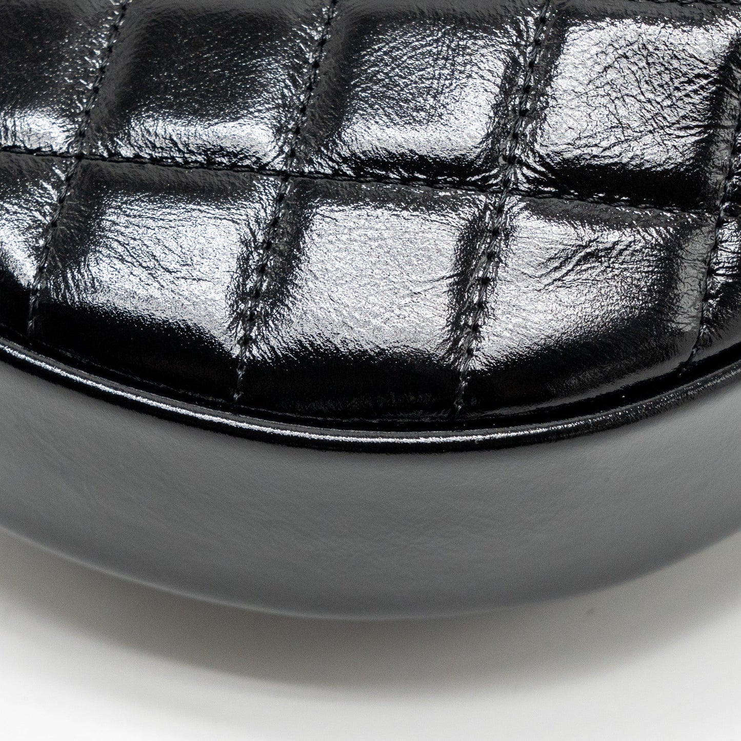 Chanel 21A Round Clutch with Detail Chain Calfskin Black (microchip)