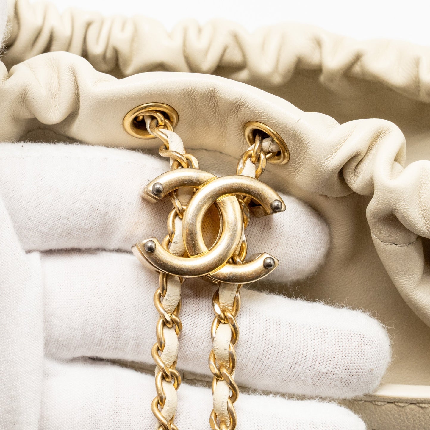 Chanel bucket bag lambskin creamy white
