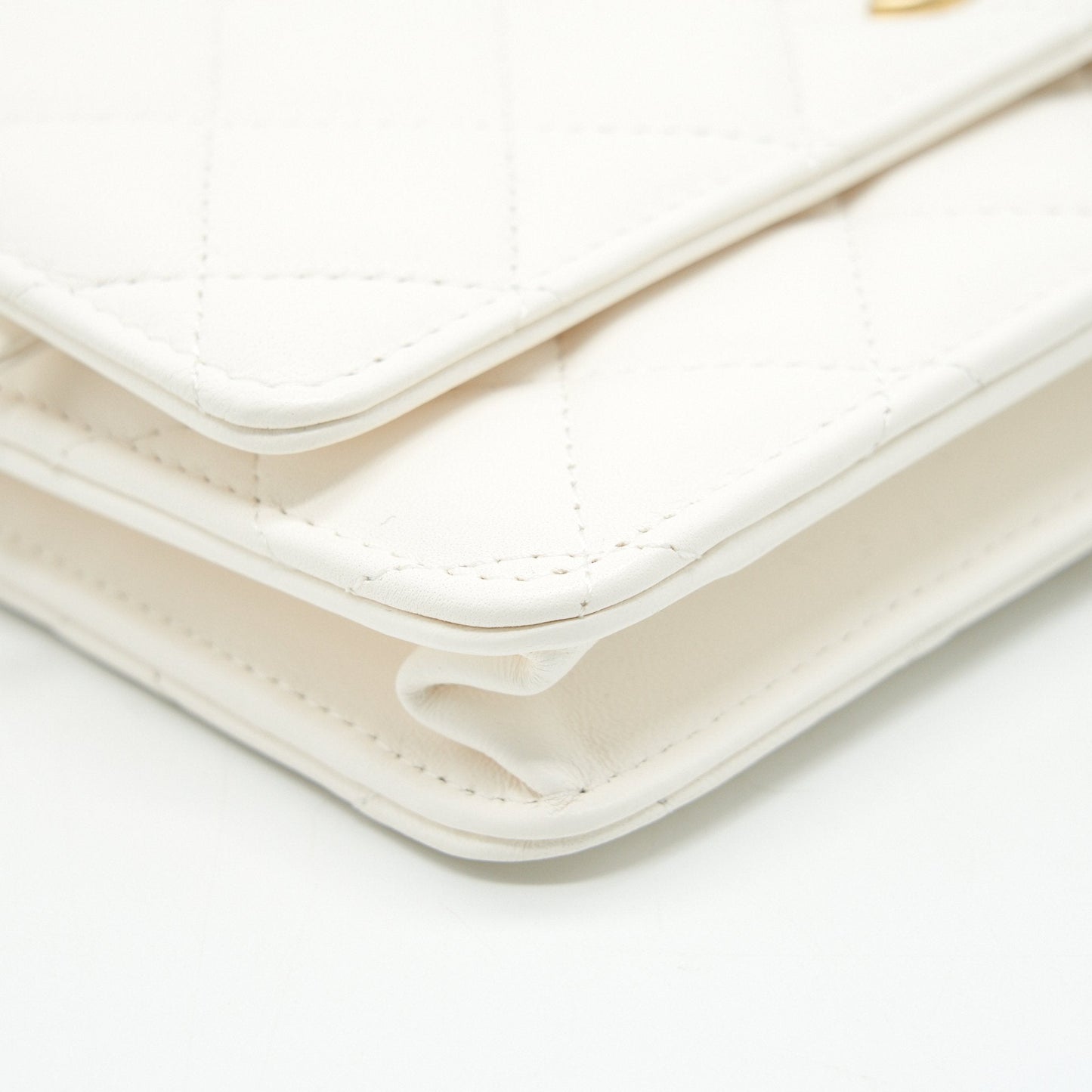 CHANEL Pearl Crush Wallet on Chain White