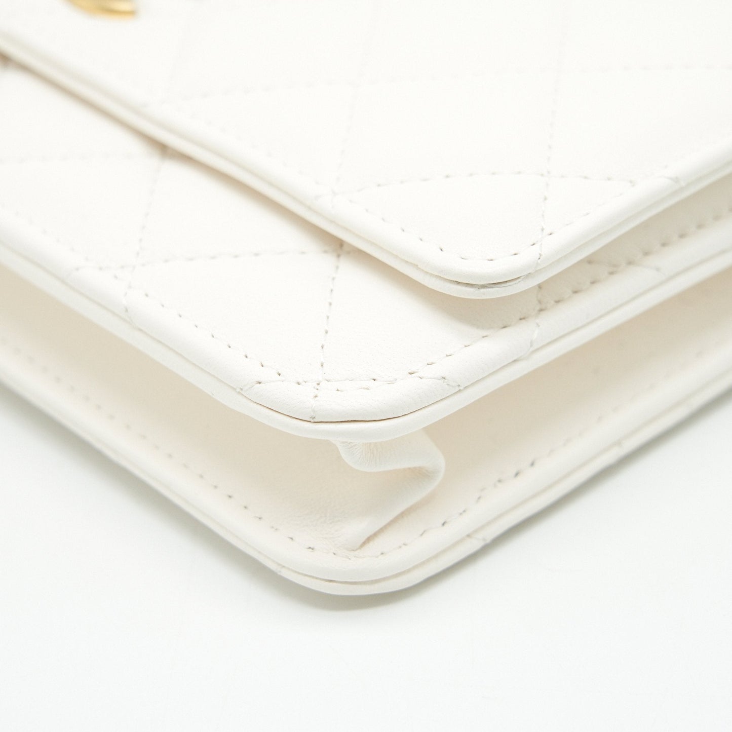 CHANEL Pearl Crush Wallet on Chain White