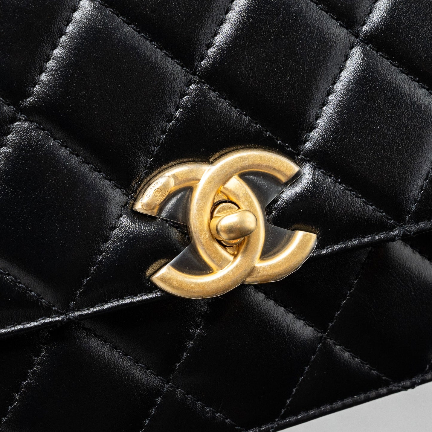 Chanel 24C gold crush flap bag calfskin black  (microchip)