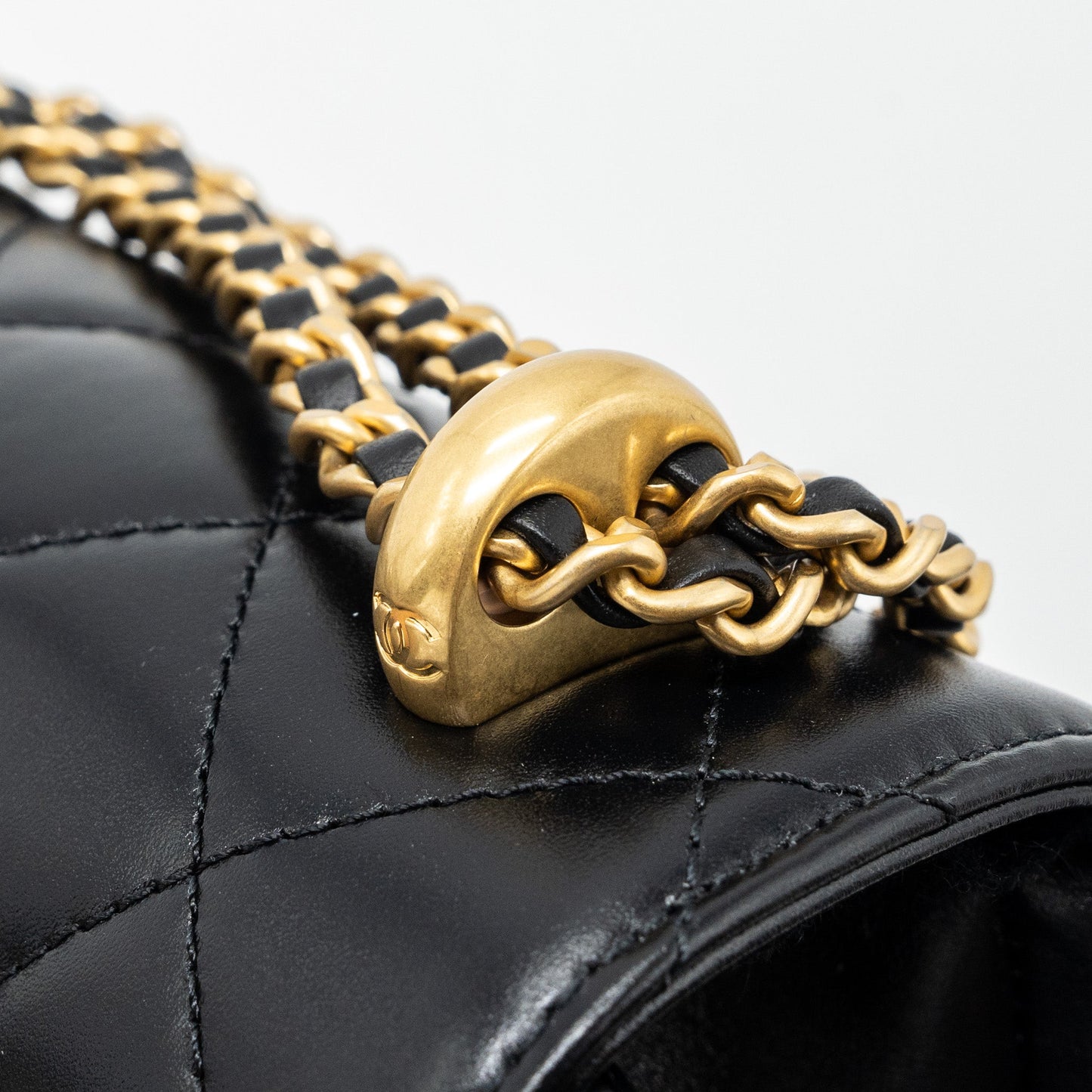 Chanel 24C gold crush flap bag calfskin black  (microchip)
