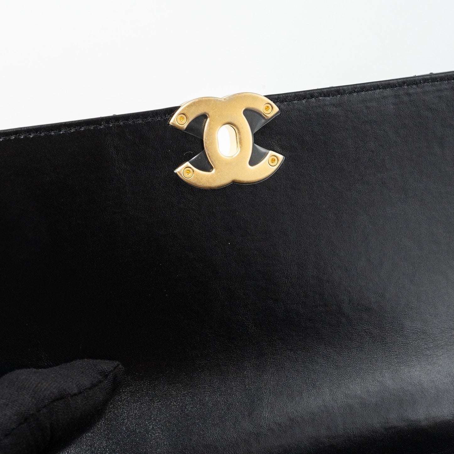 Chanel 24C gold crush flap bag calfskin black  (microchip)