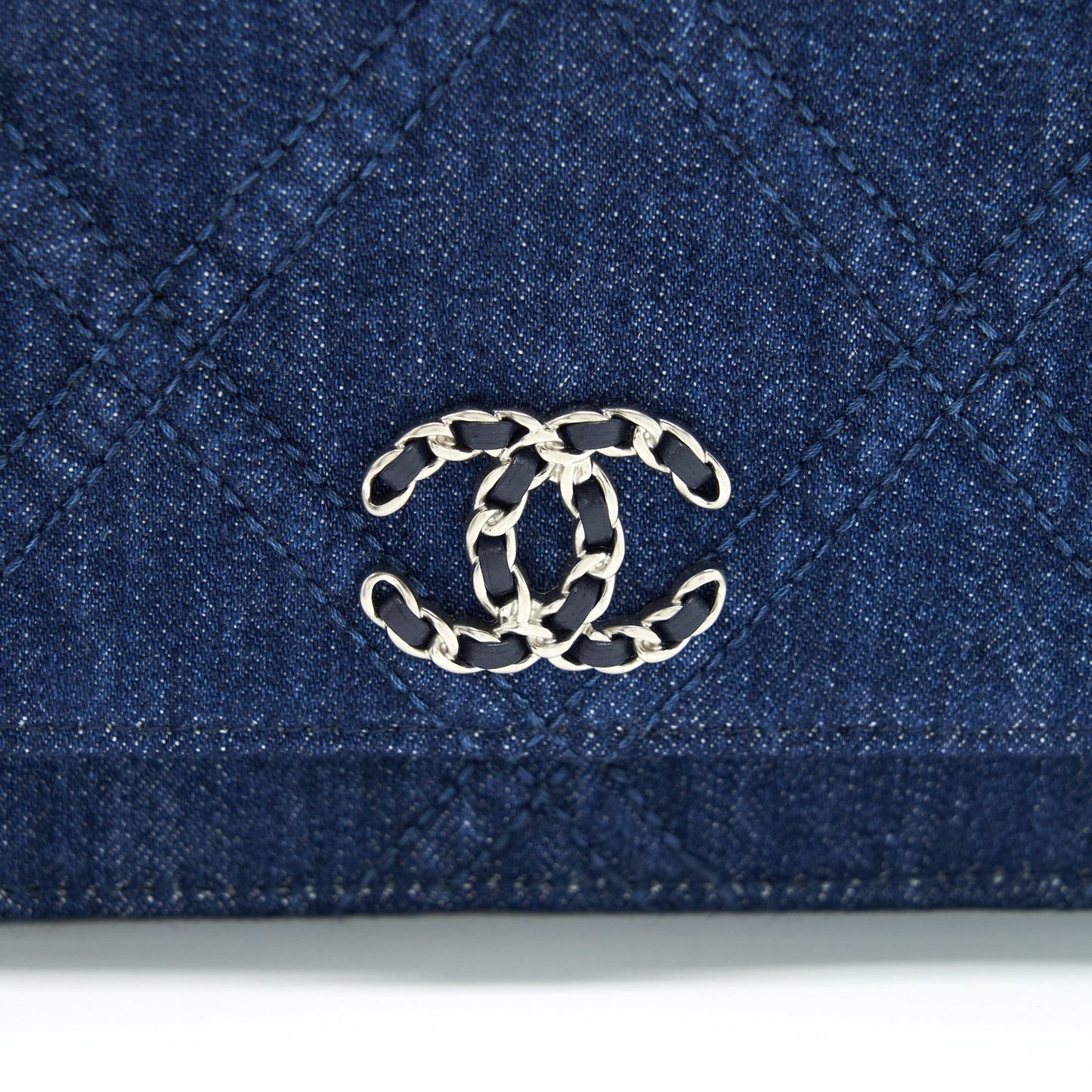 Chanel 22P Denim 19 Wallet On Chain Multicolour Hardware