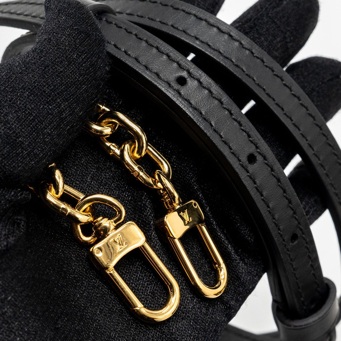 Chanel 23C flap bag with cc logo chain caviar black  (microchip)