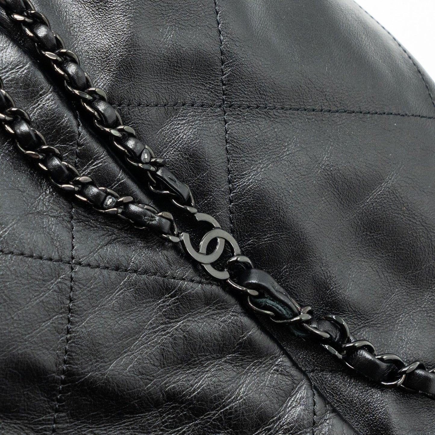Chanel 22 backpack calfskin so black / black hardware (microchip)