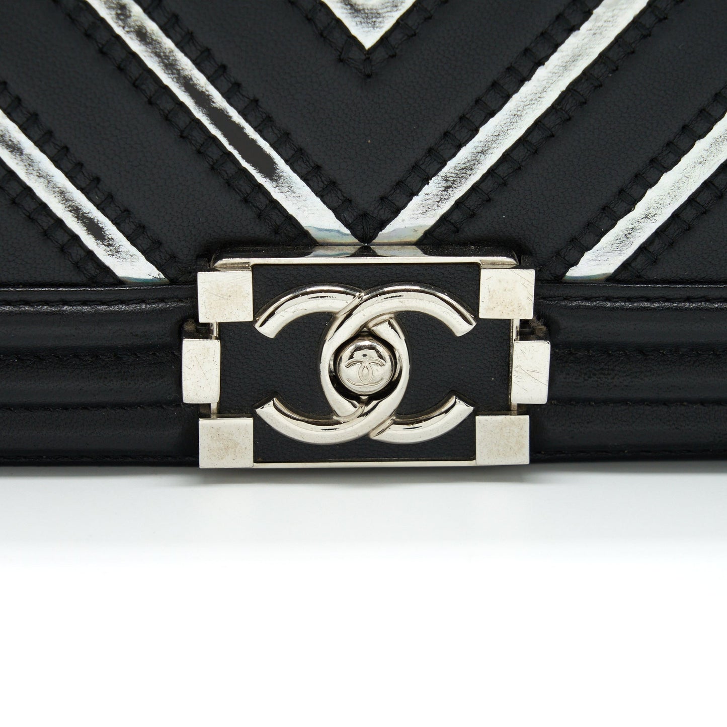 Chanel Medium Boy Chevron Lambskin Black/Silver
