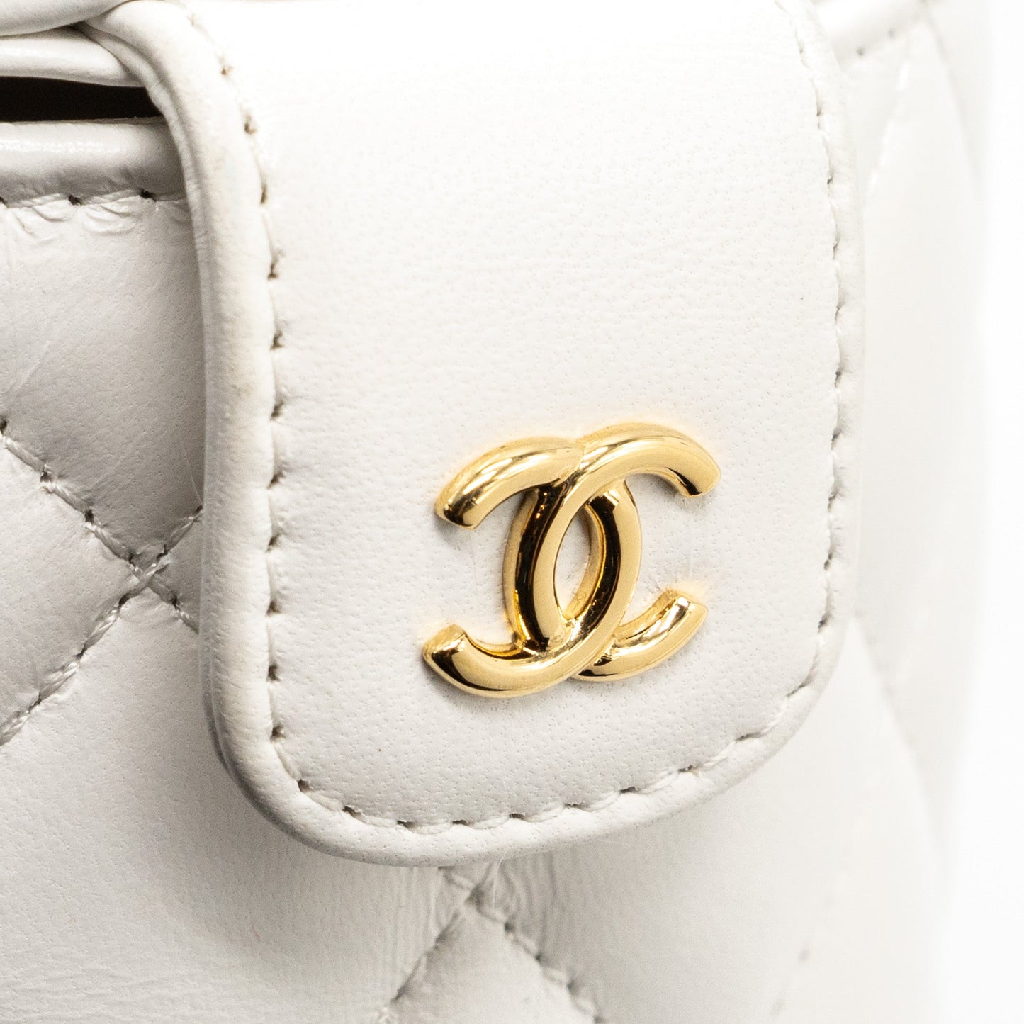 Chanel top handle round vanity with chain lambskin white  (microchip)