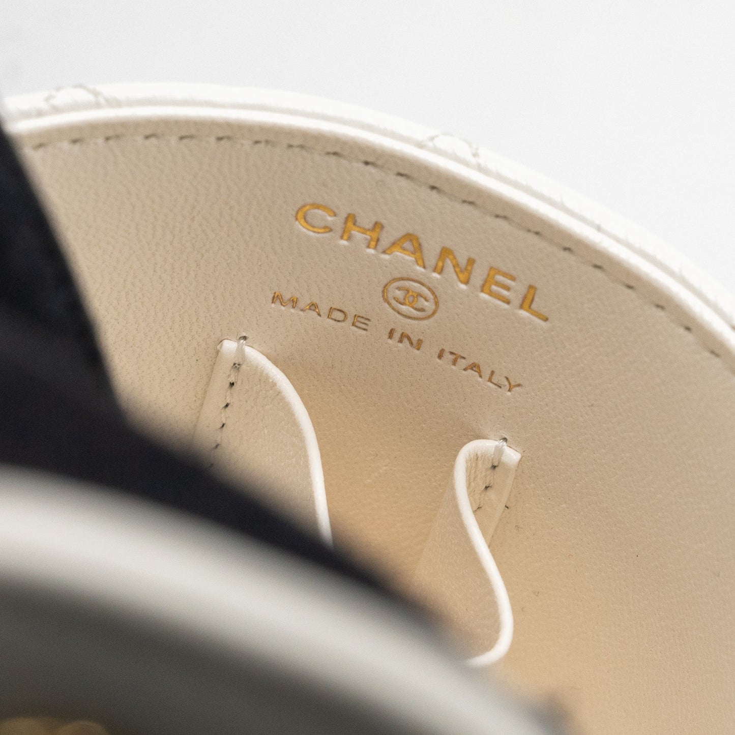 Chanel top handle round vanity with chain lambskin white  (microchip)