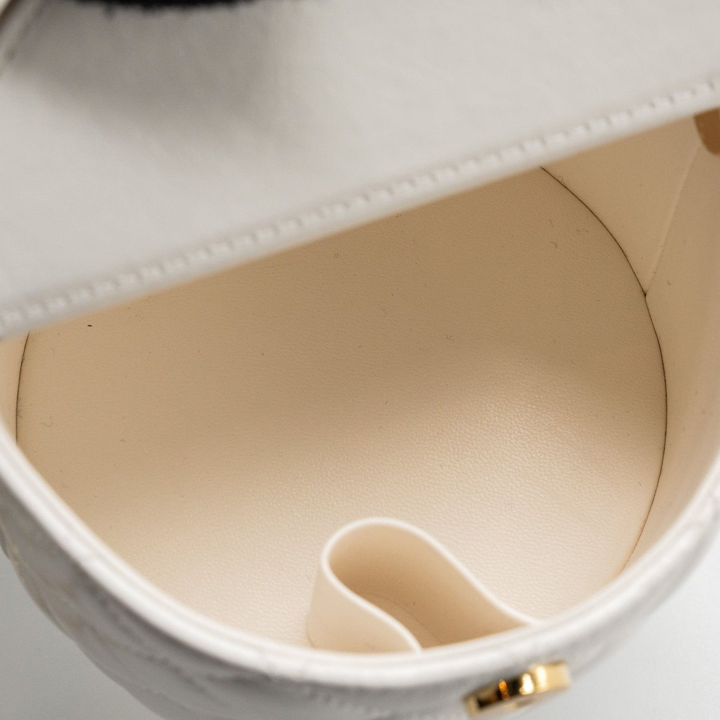 Chanel top handle round vanity with chain lambskin white  (microchip)