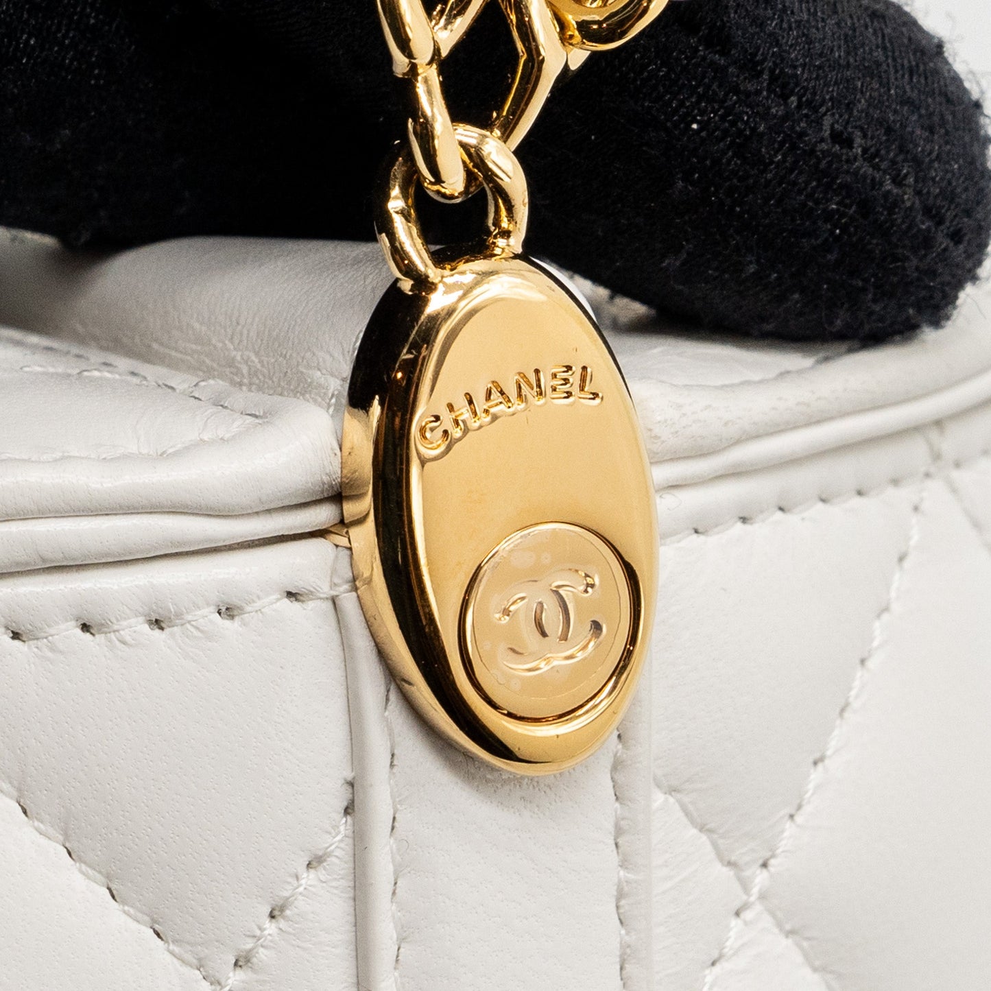 Chanel top handle round vanity with chain lambskin white  (microchip)