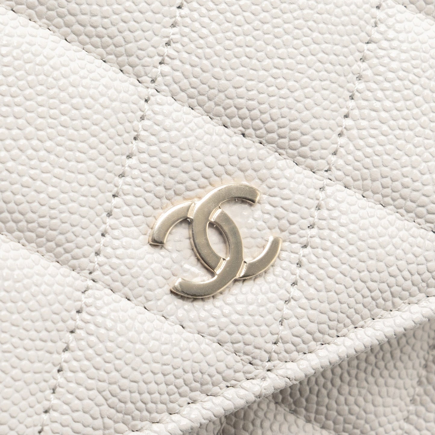 CHANEL classic wallet on chain caviar white L (Microchip)