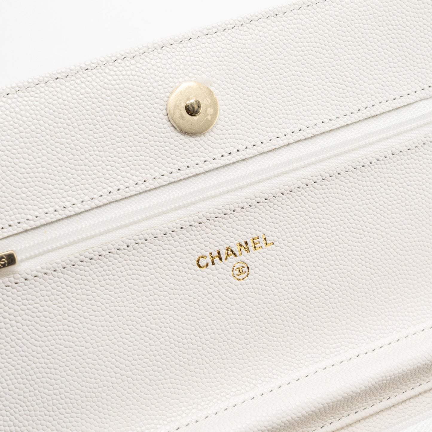 CHANEL classic wallet on chain caviar white L (Microchip)