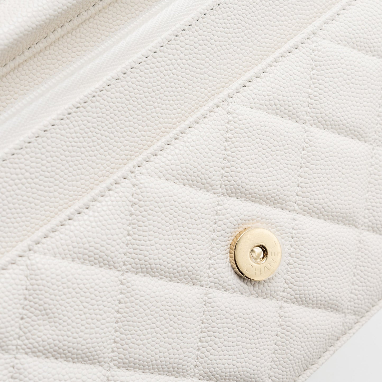 CHANEL classic wallet on chain caviar white L (Microchip)