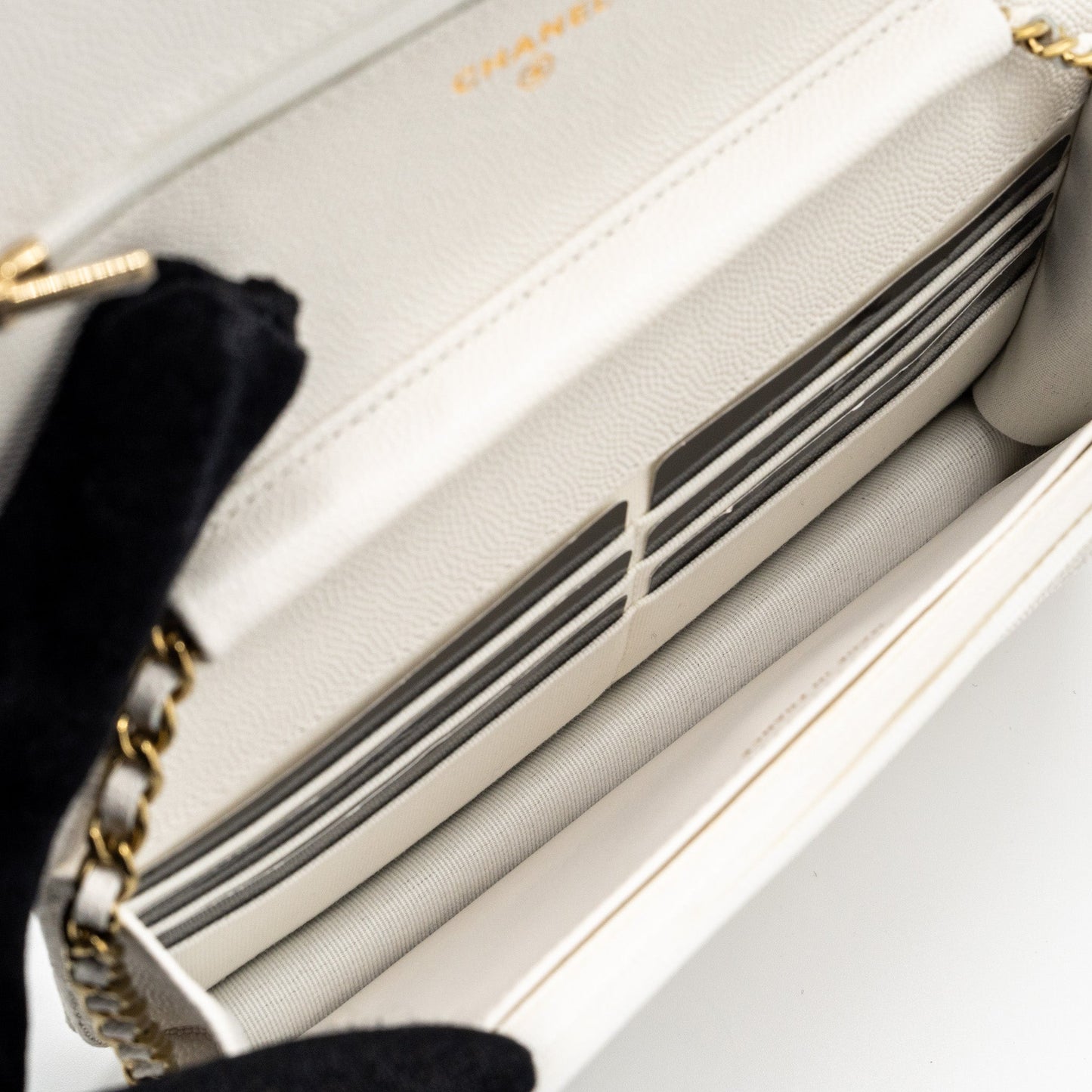 CHANEL classic wallet on chain caviar white L (Microchip)