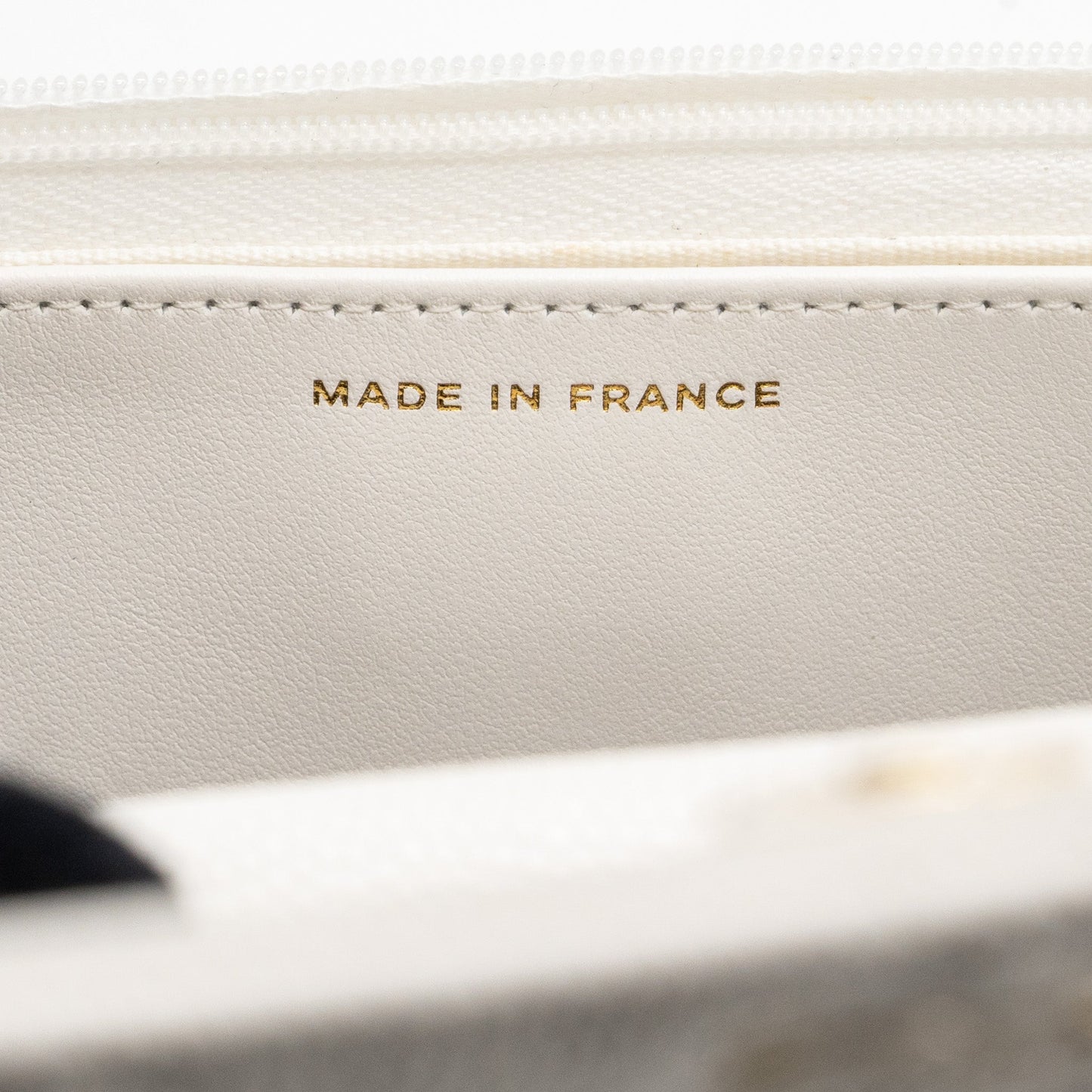 CHANEL classic wallet on chain caviar white L (Microchip)