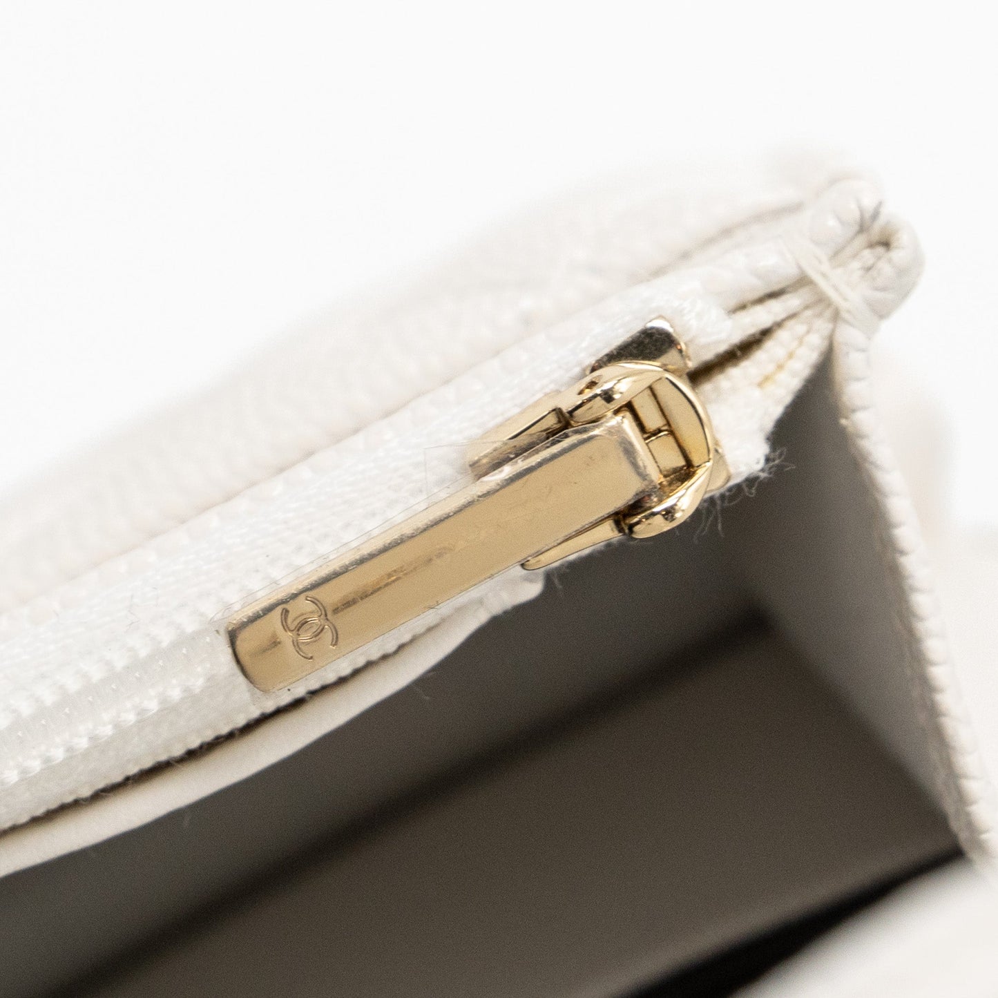 CHANEL classic wallet on chain caviar white L (Microchip)