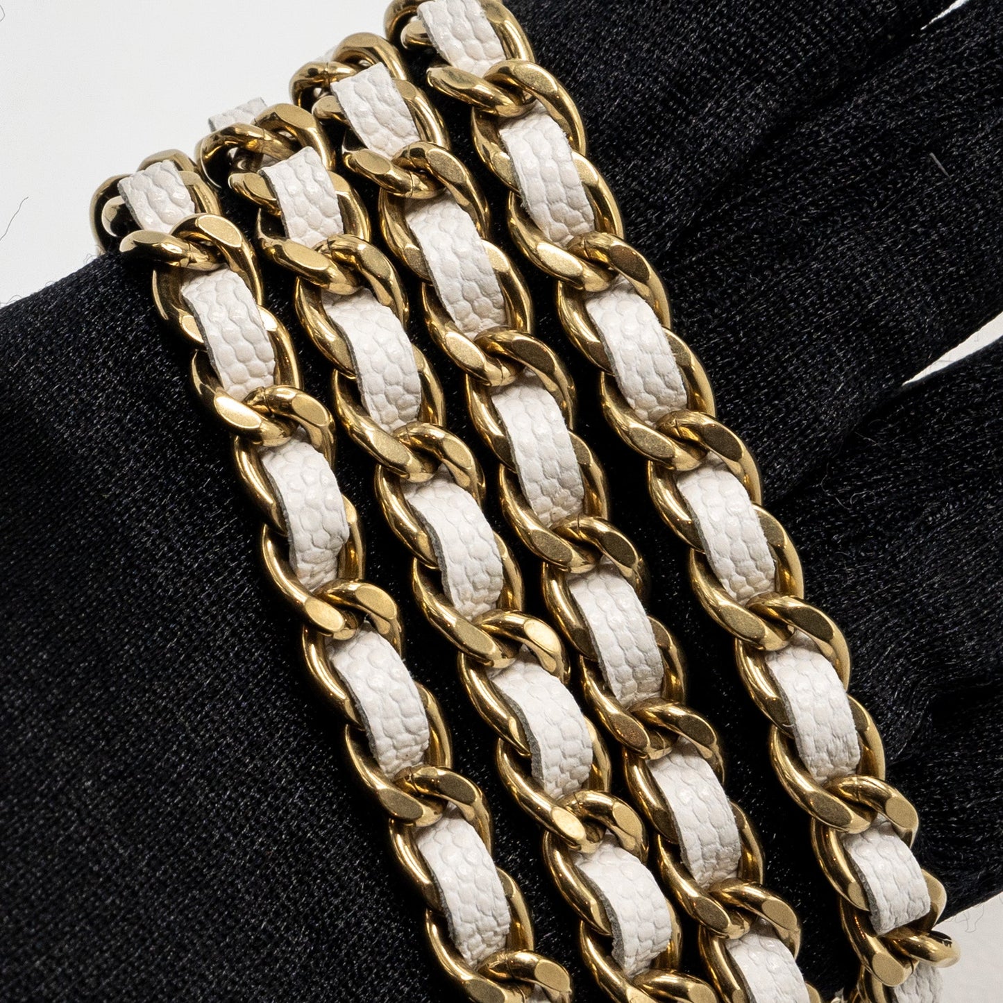 CHANEL classic wallet on chain caviar white L (Microchip)