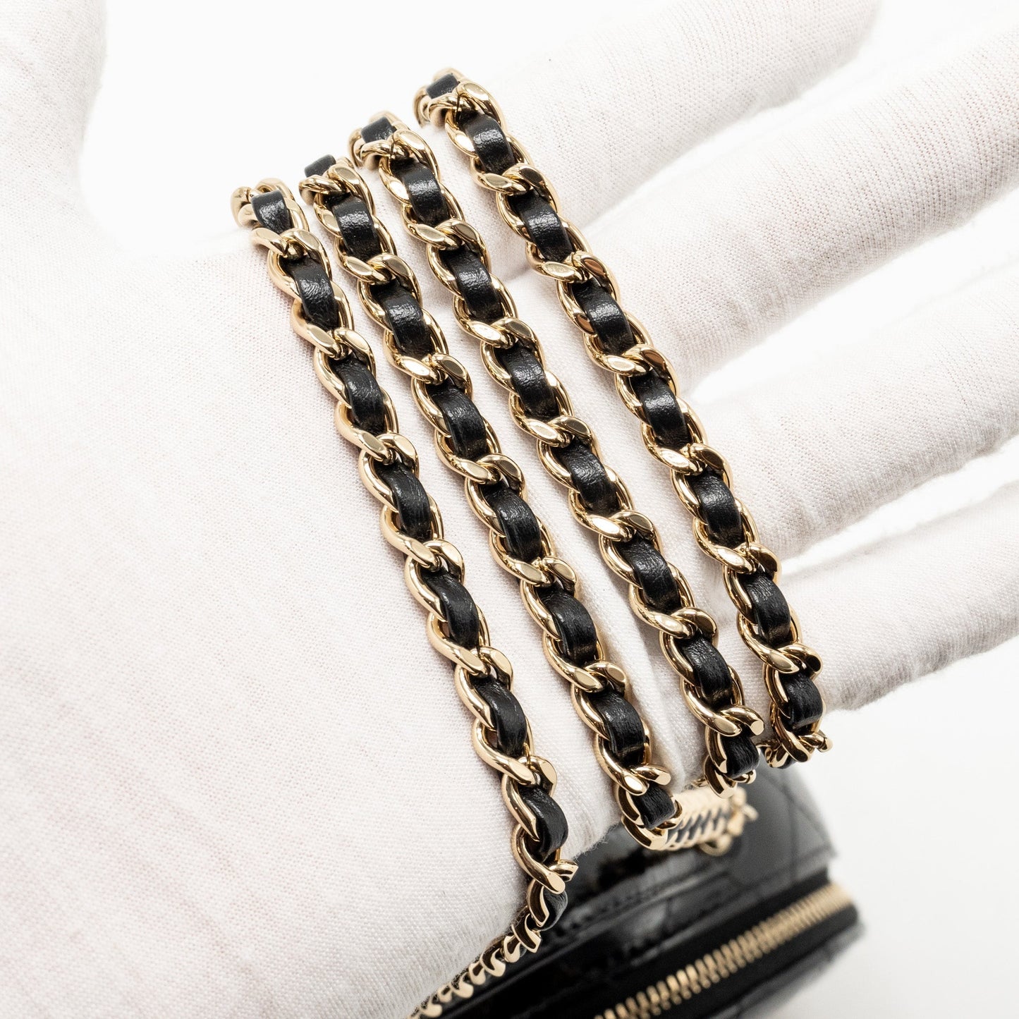 Chanel 22B Top Handle Mini Round Vanity Case With Chain Shiny Lambskin Black L (Microchip)