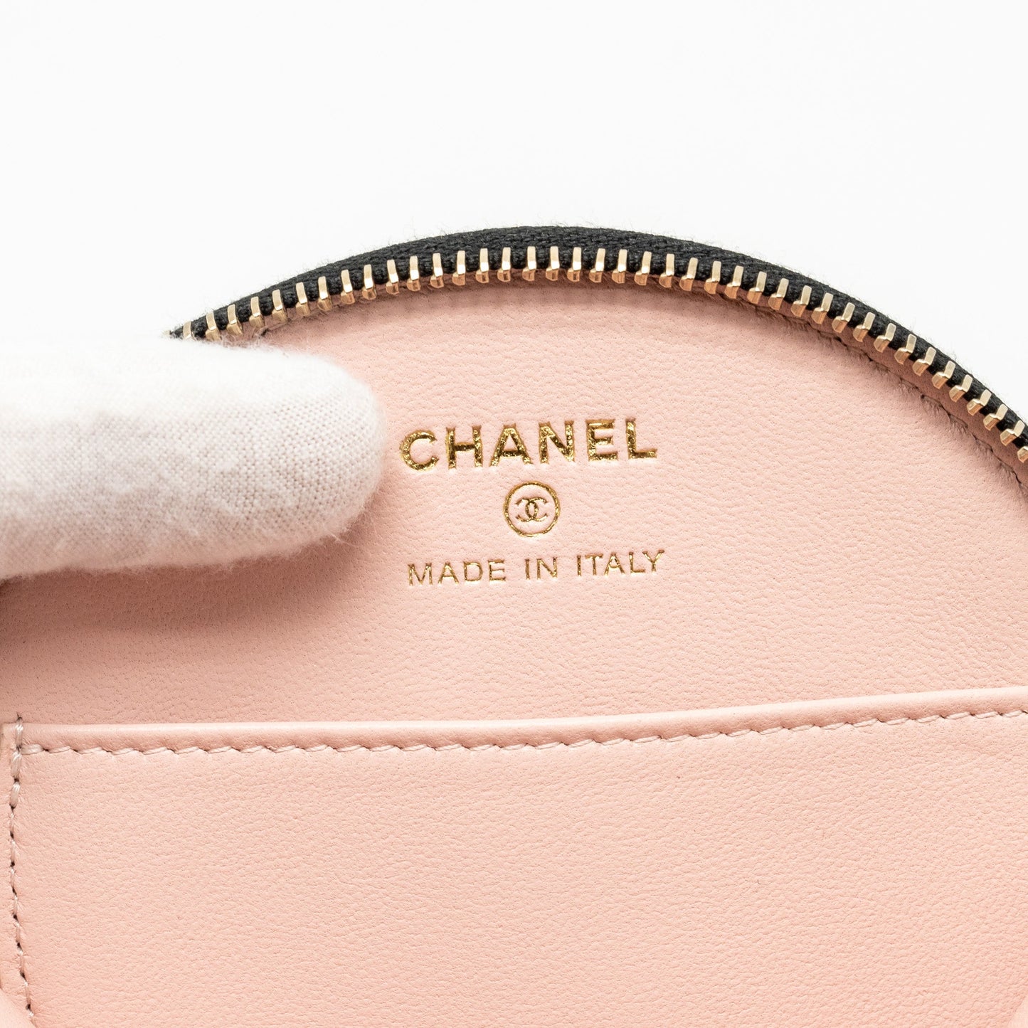 Chanel 22B Top Handle Mini Round Vanity Case With Chain Shiny Lambskin Black L (Microchip)