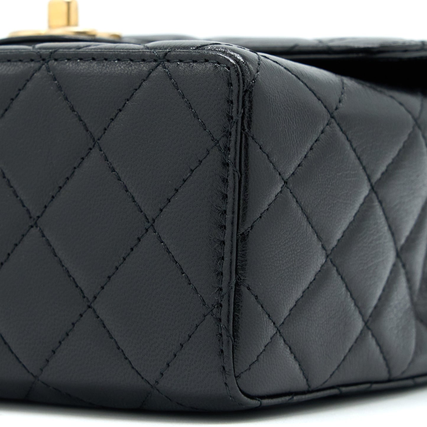Chanel 22K Retro Classic New Square Flap Bag Goatskin Black with  (Microchip)