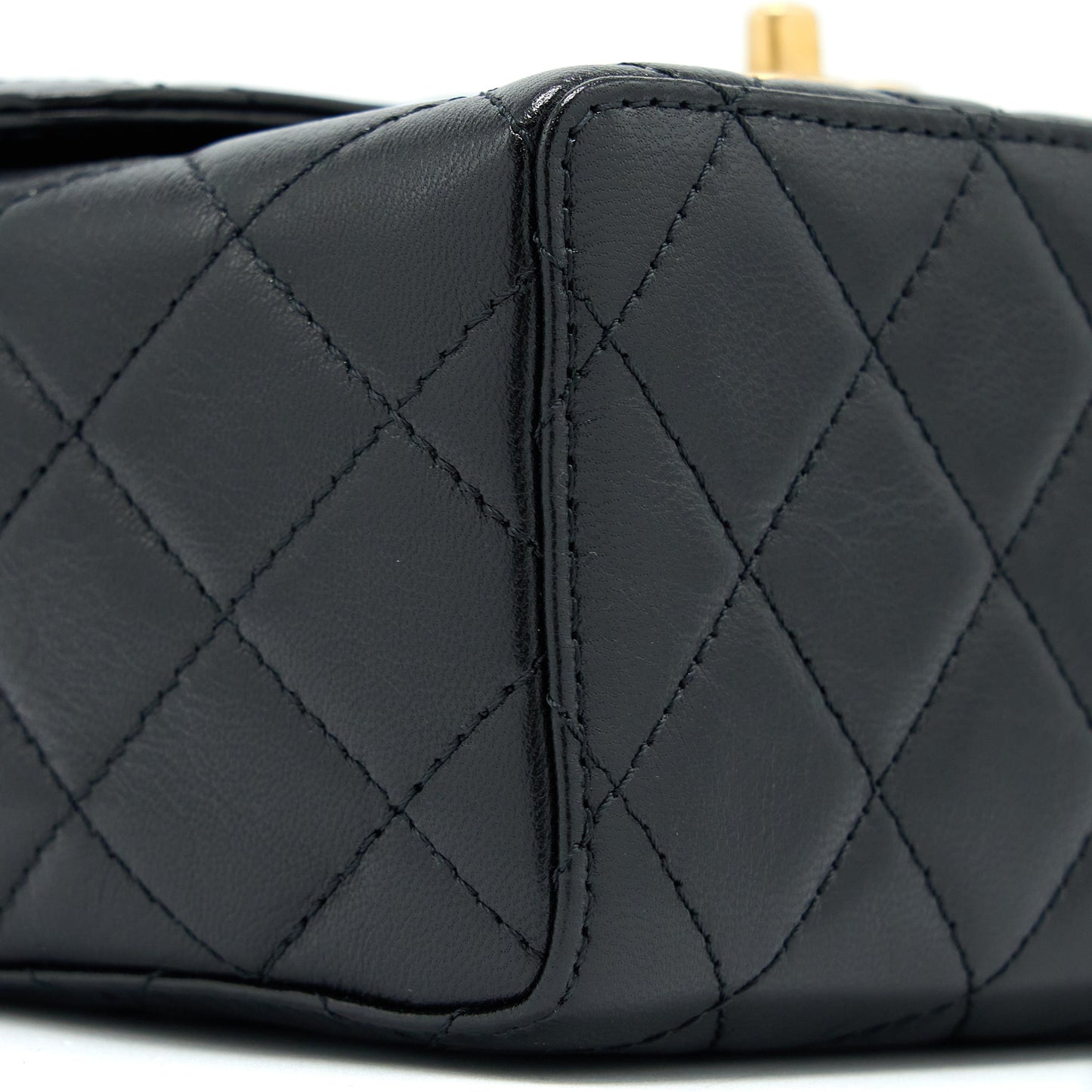Chanel 22K Retro Classic New Square Flap Bag Goatskin Black with  (Microchip)